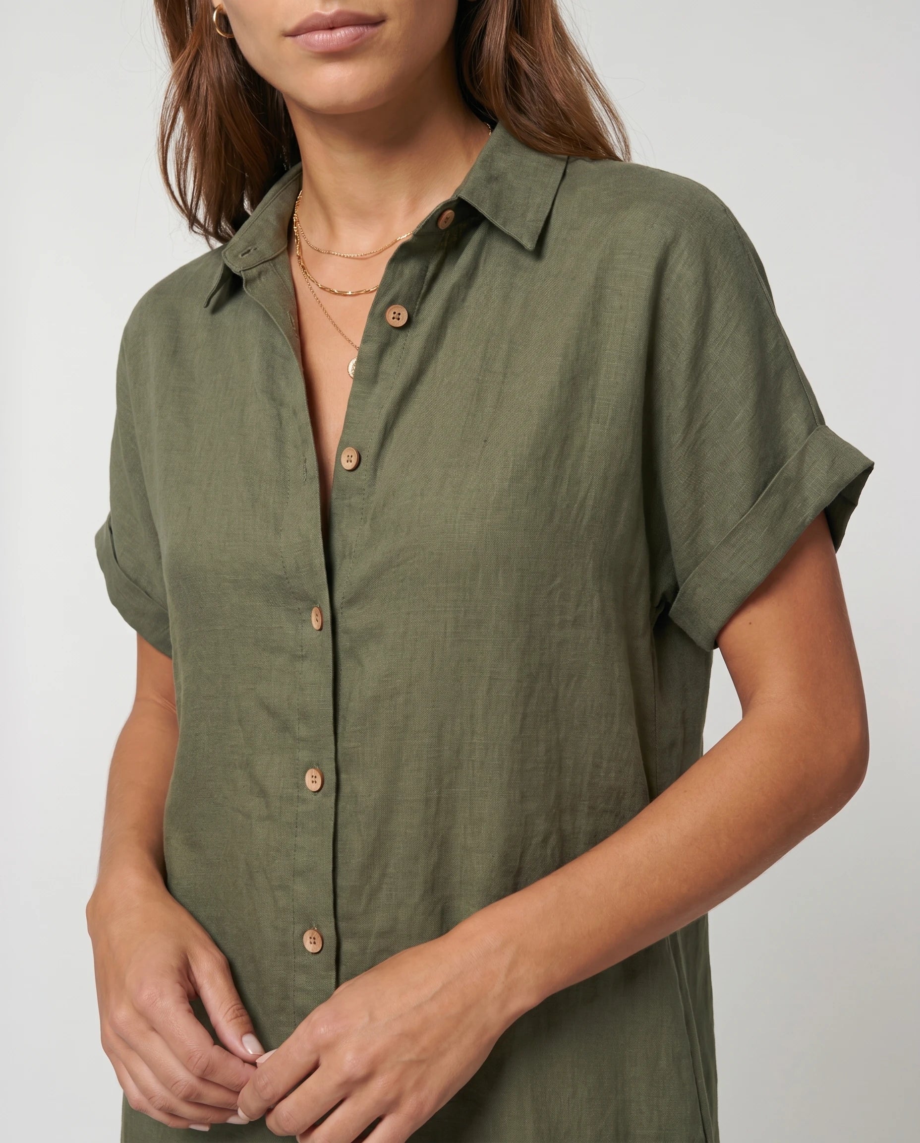Robe chemise lin vert armee detail boutons