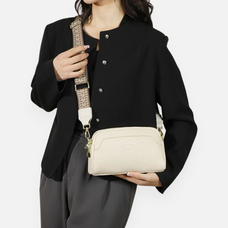 Sac banane cuir chic imitation croco à bandoulière Madeleine