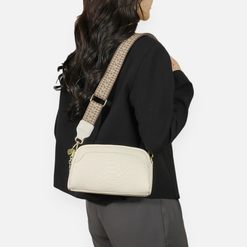 Sac banane cuir chic imitation croco à bandoulière Madeleine