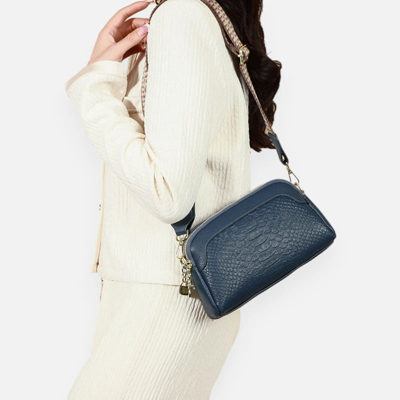 Sac banane cuir chic imitation croco à bandoulière Madeleine