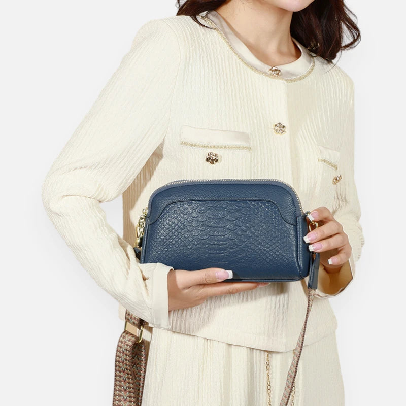 Sac banane cuir chic imitation croco à bandoulière Madeleine