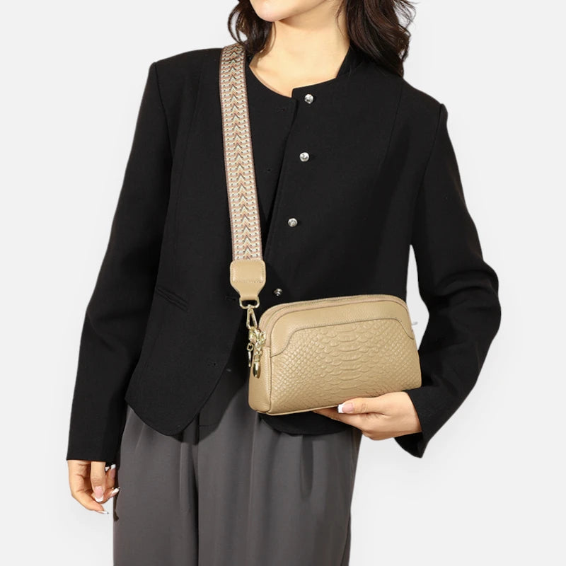 Sac banane cuir chic imitation croco à bandoulière Madeleine