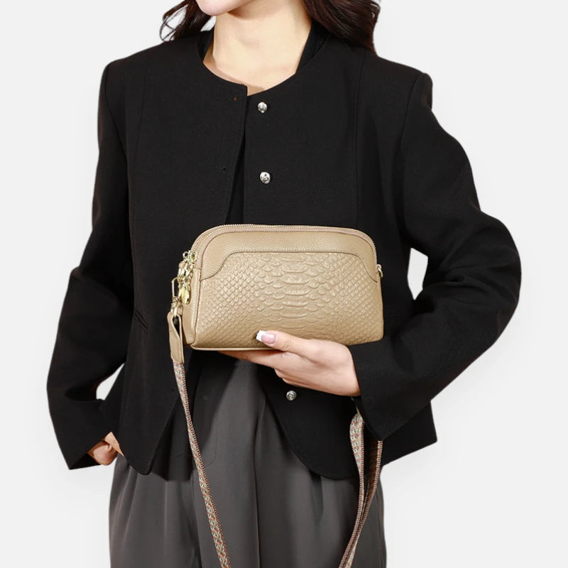 Sac banane cuir chic imitation croco à bandoulière Madeleine