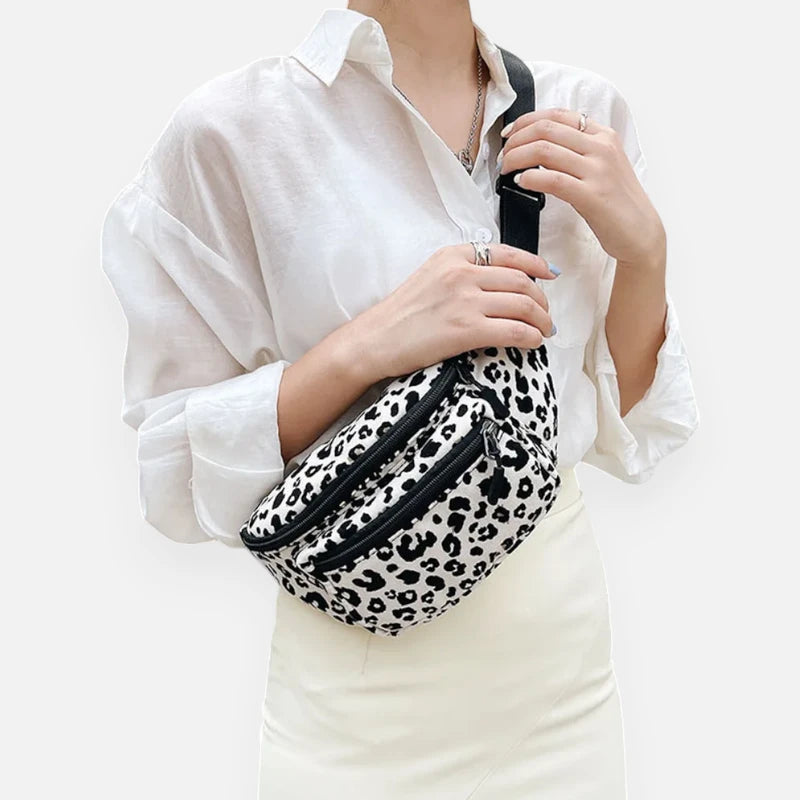 Grand sac banane léopard en velours Livia