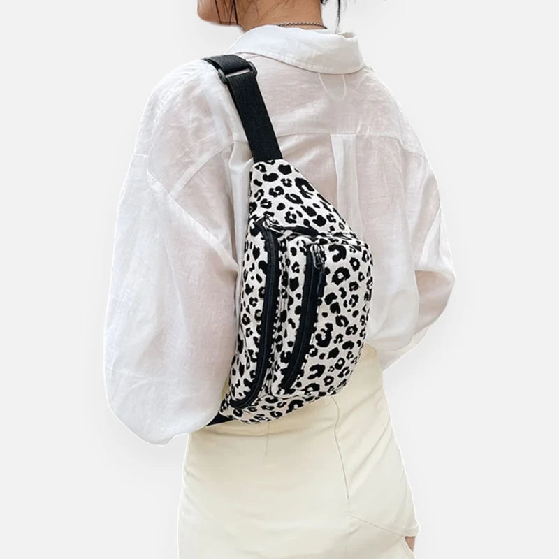 Grand sac banane léopard en velours Livia