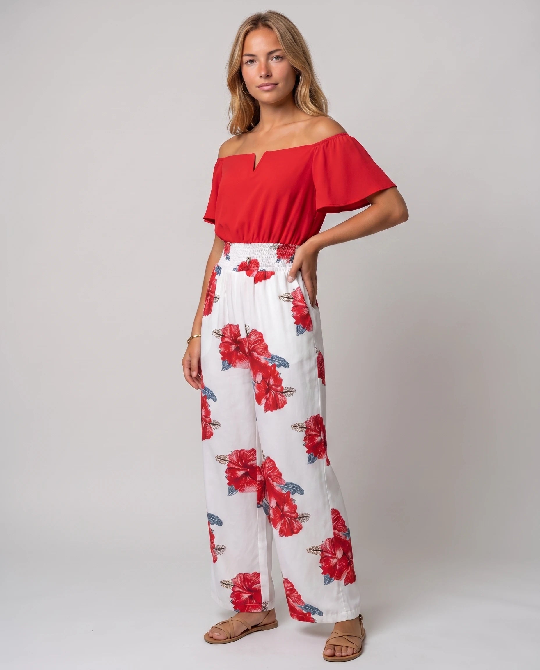 Combinaison bardot Pivoine Rouge fleuri, vue trois-quarts studio