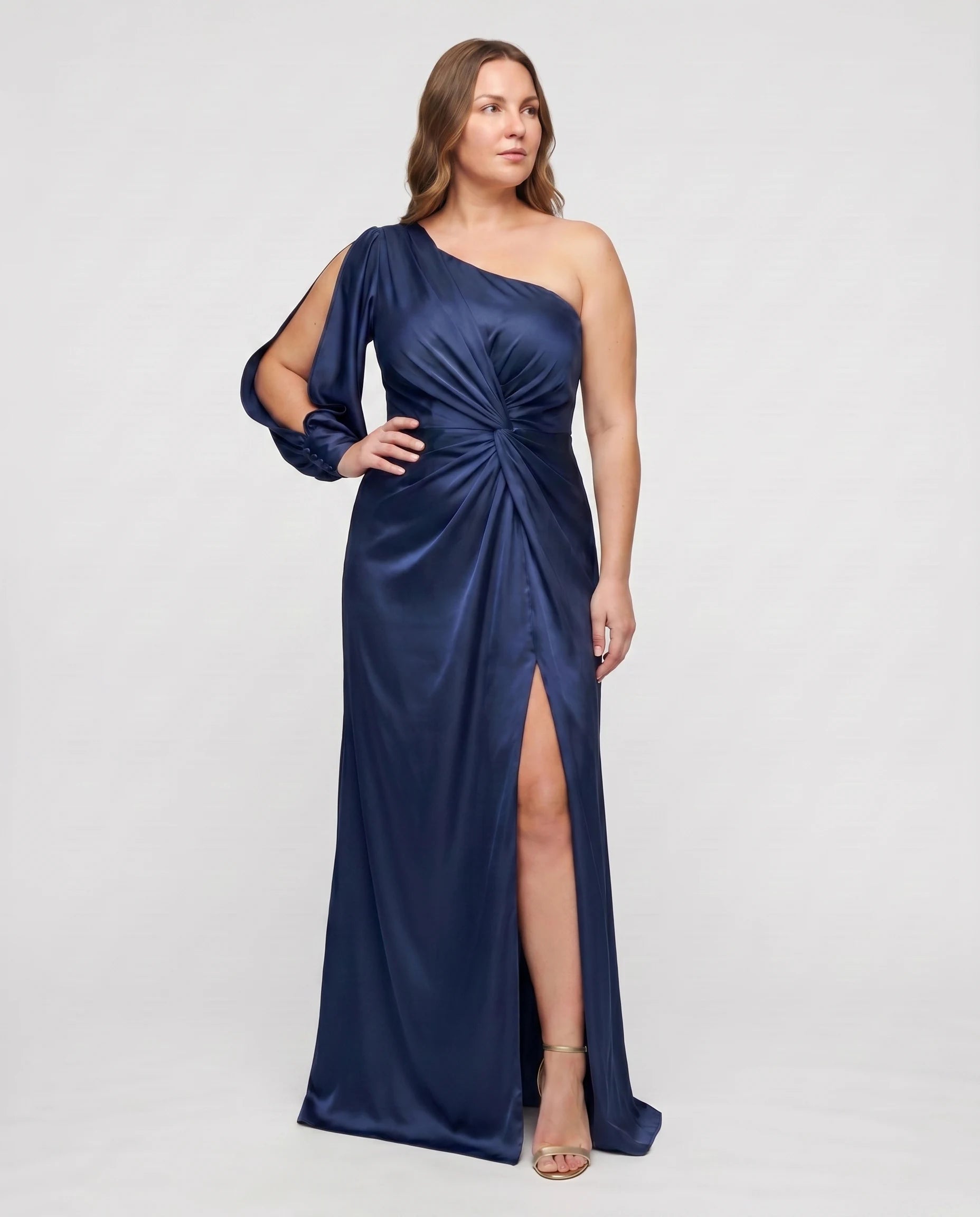 Robe longue asymetrique satin Bleu Marine Beatrice studio trois-quarts knot