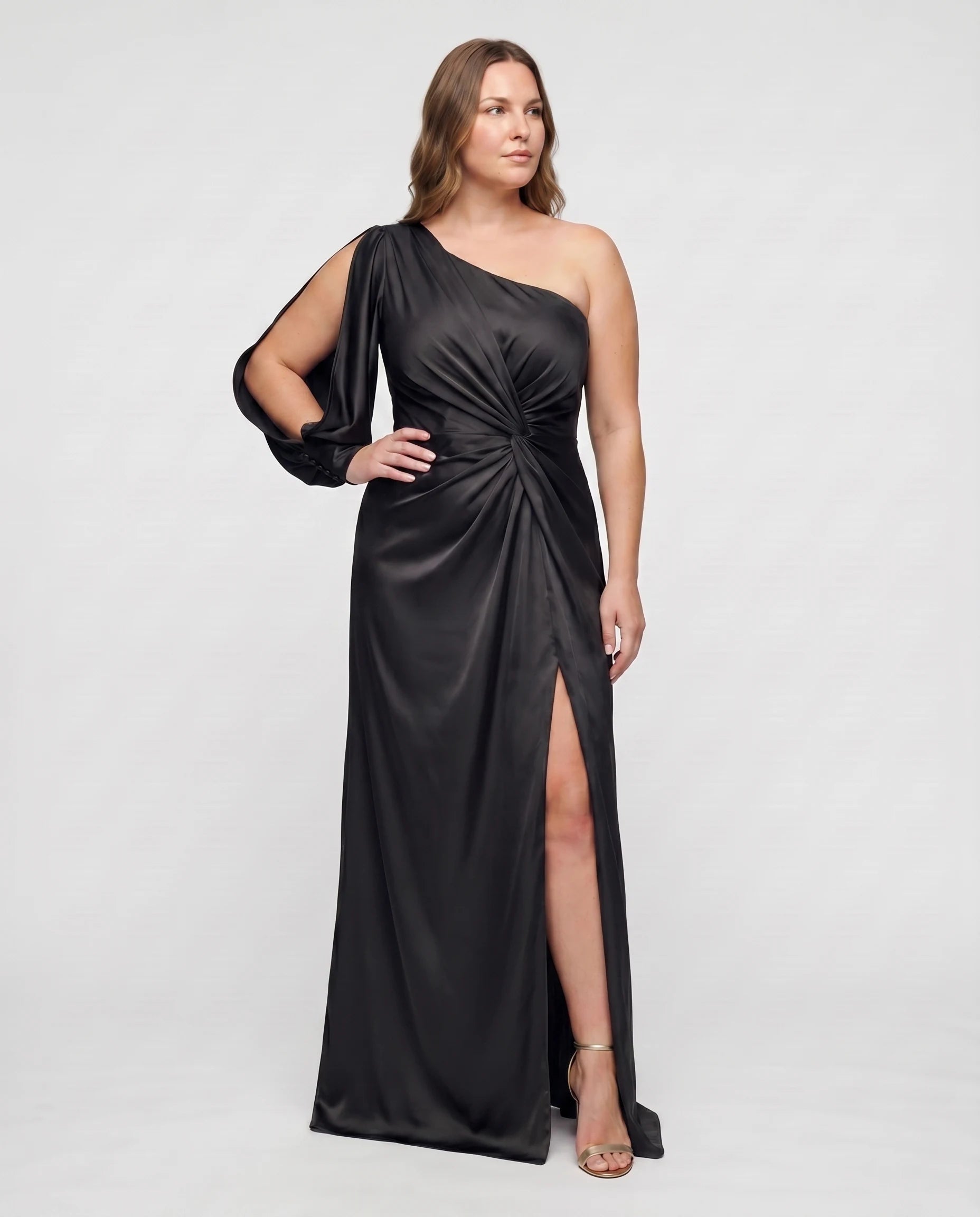 Robe longue asymetrique satin Noir Beatrice studio trois-quarts knot