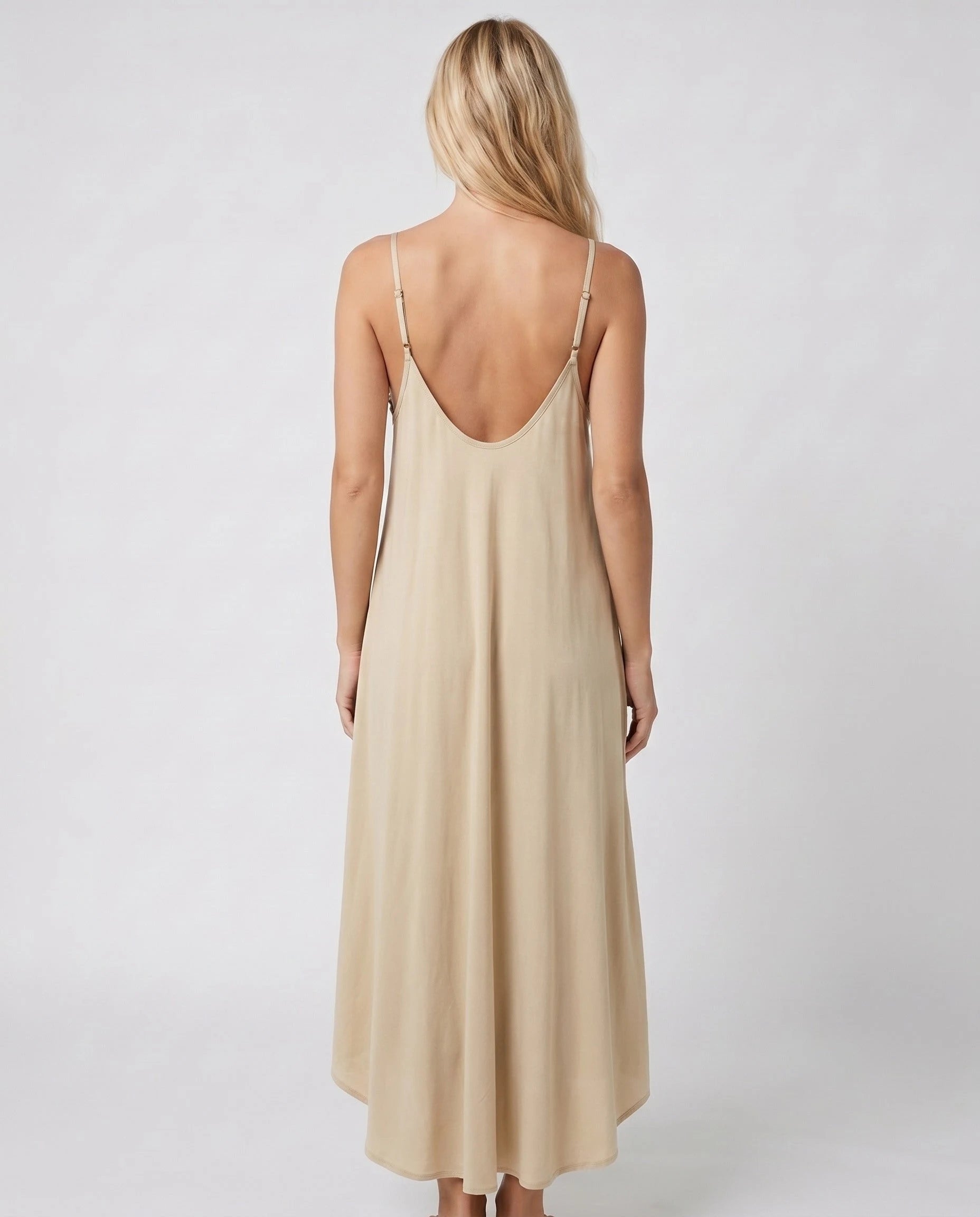 Robe longue dentelle beige sable studio dos nu