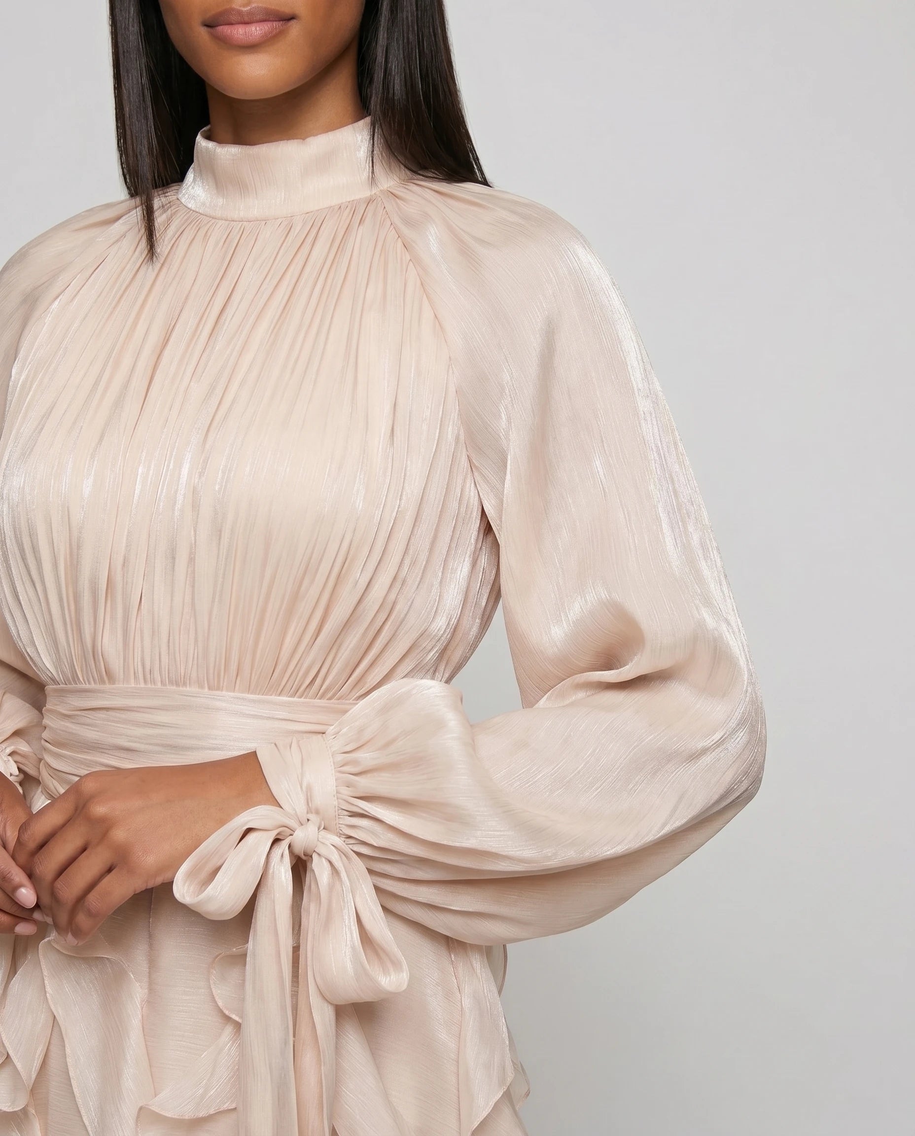 Robe de soiree col montant manches nouees detail beige champagne