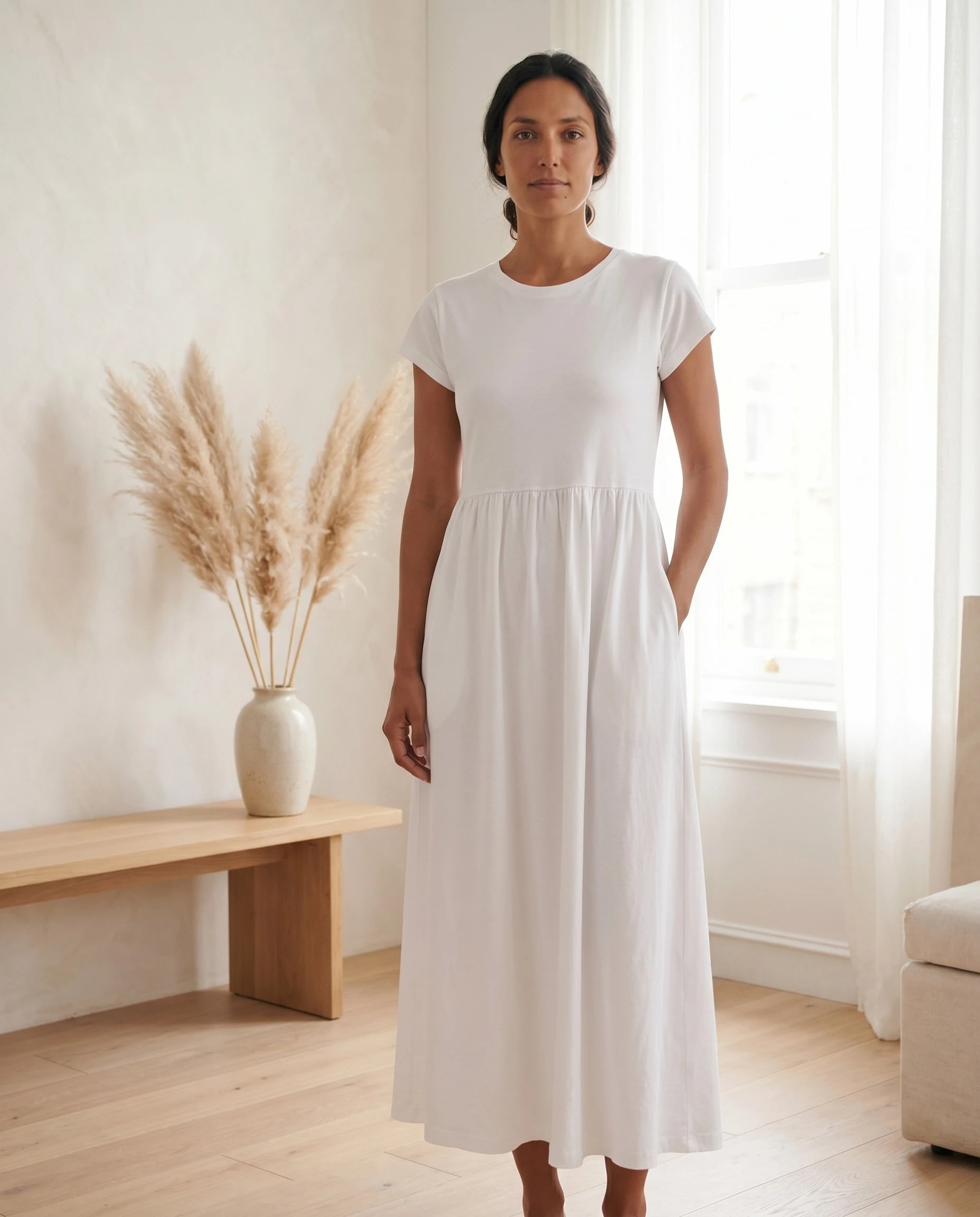 Robe longue en coton blanche en interieur - Zolena