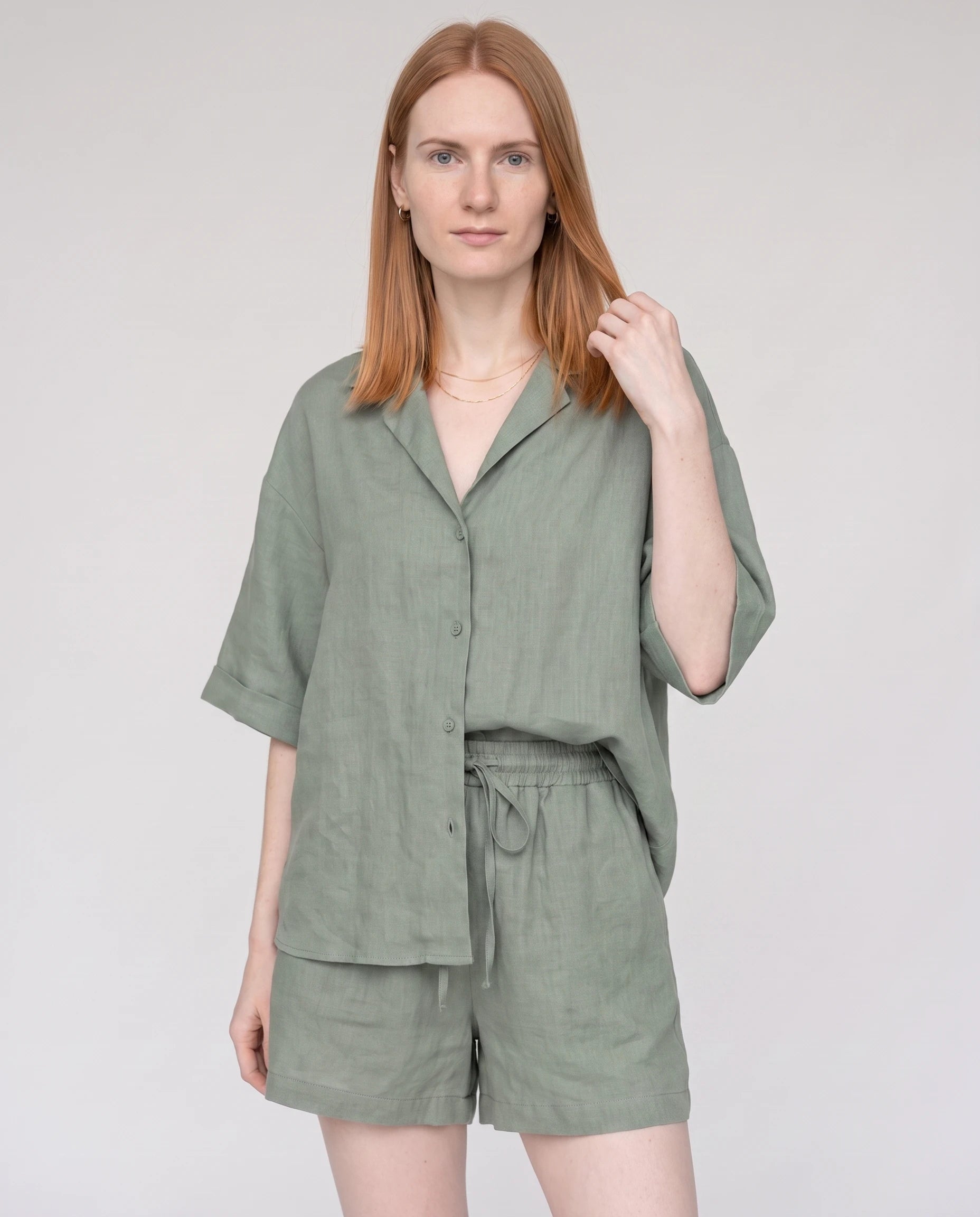 Ensemble chemise et short en lin Vert Sauge Blandine — studio face