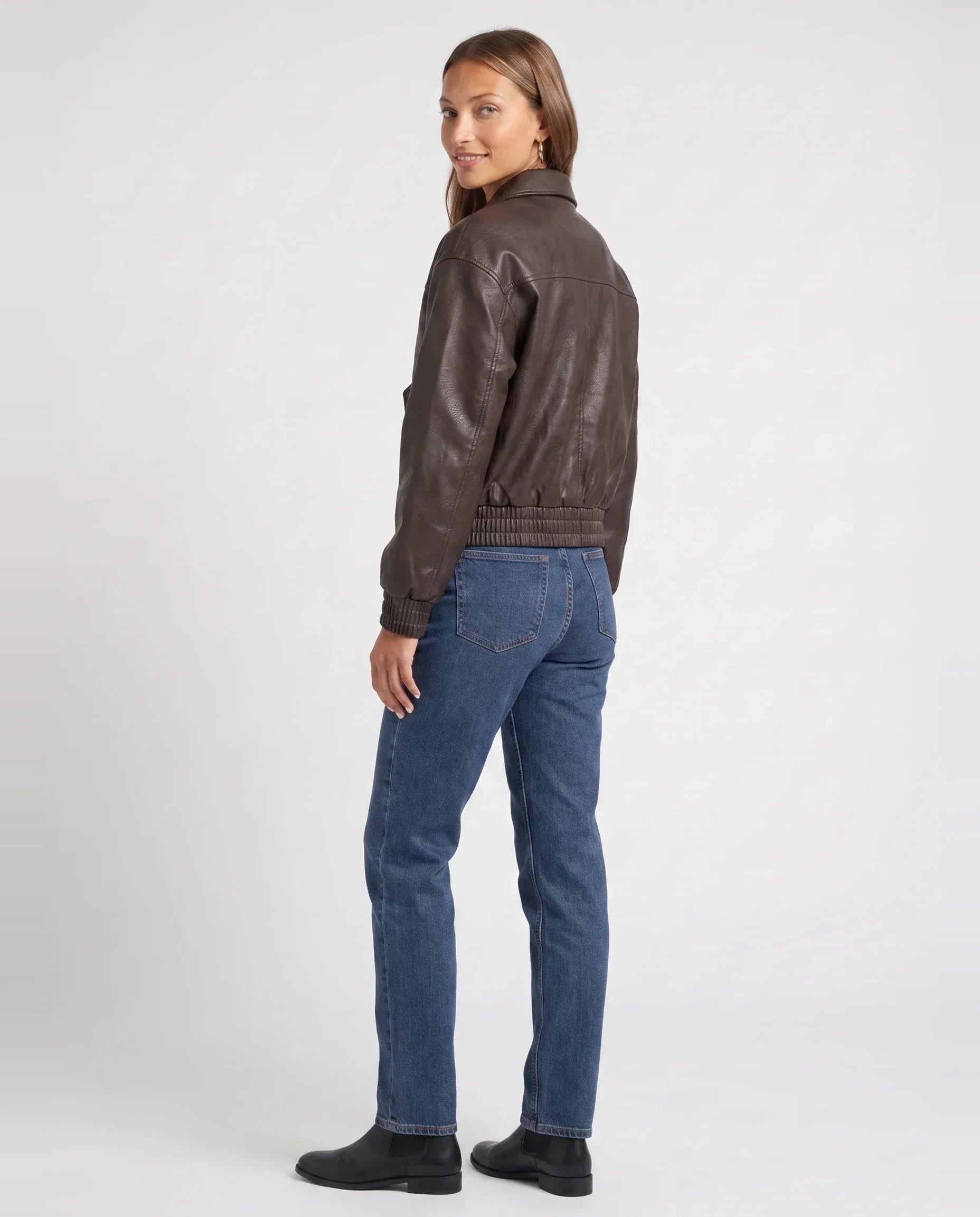 Blouson zippé effet cuir café Pomeline, vue de trois quarts en studio