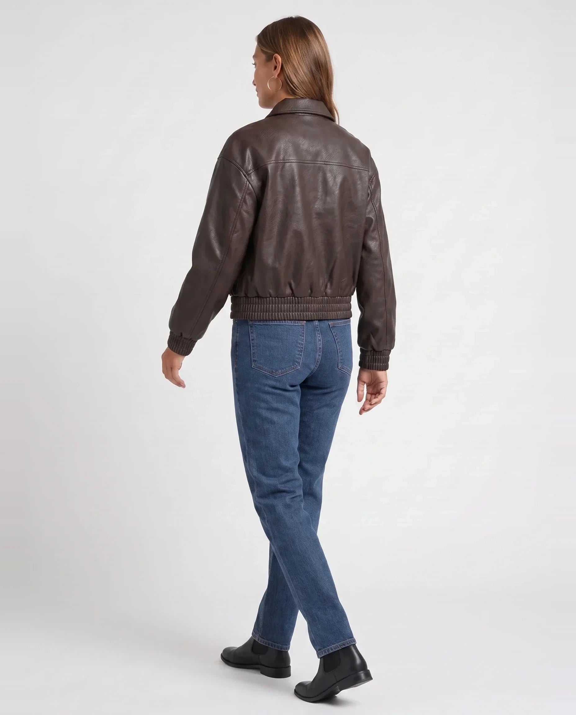 Blouson zippé effet cuir café Pomeline, vue de dos en studio