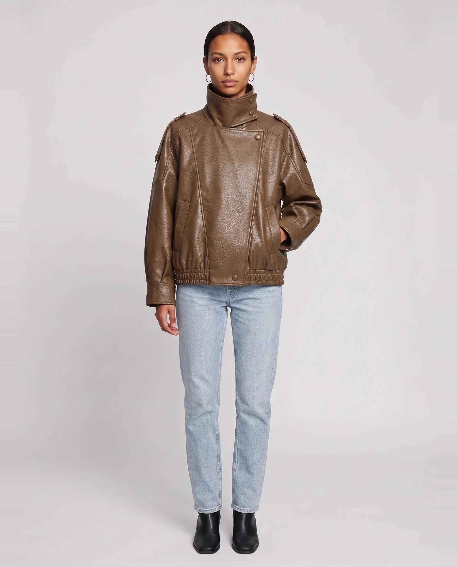 Blouson effet cuir à col montant camel Léocadie, vue de face en studio