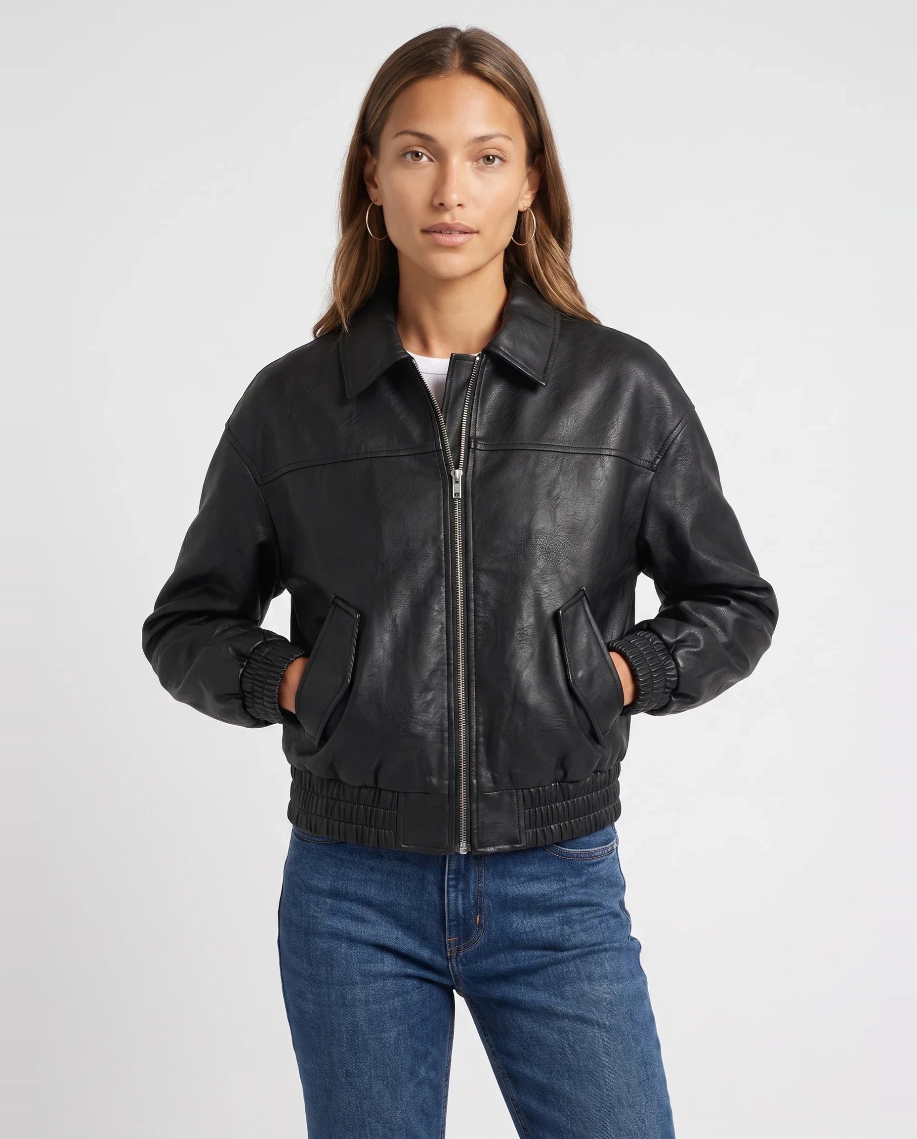 Blouson zippé effet cuir noir Pomeline, plan rapproché en studio
