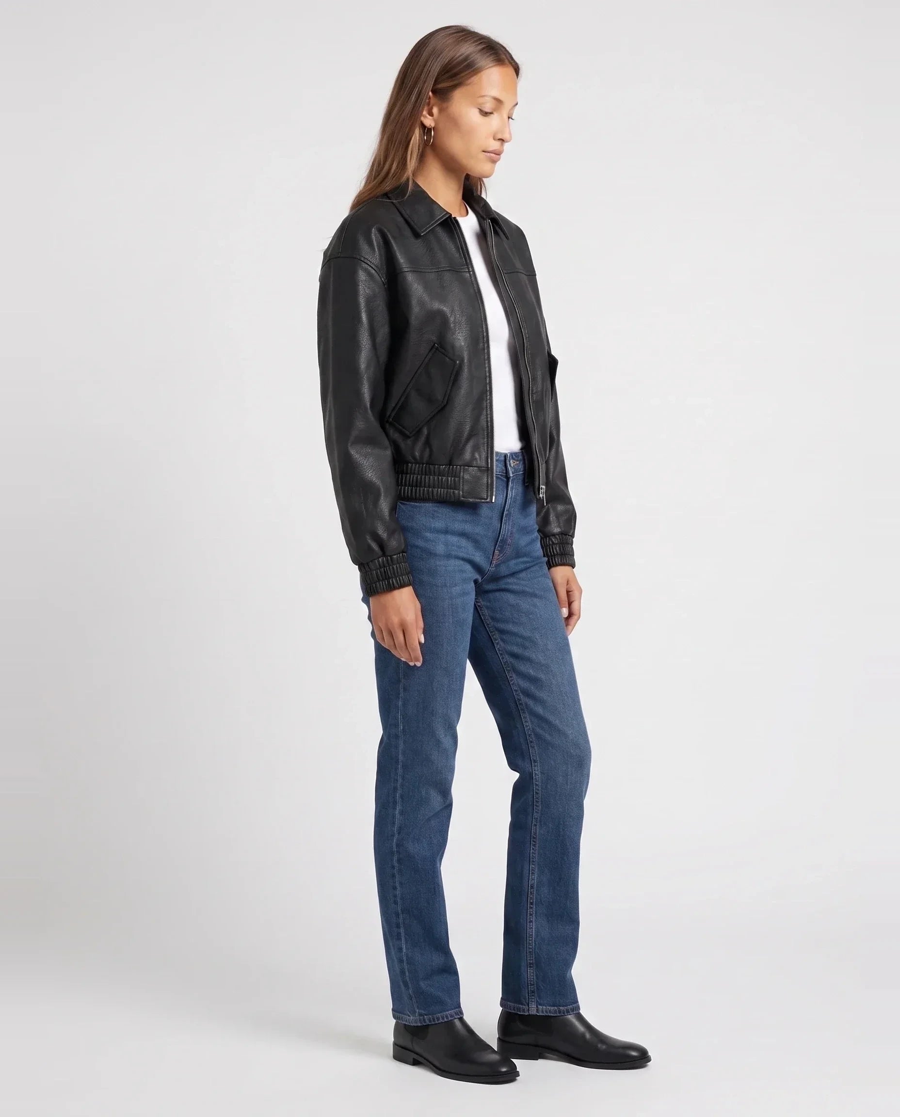Blouson zippé effet cuir noir Pomeline, vue de trois quarts en studio