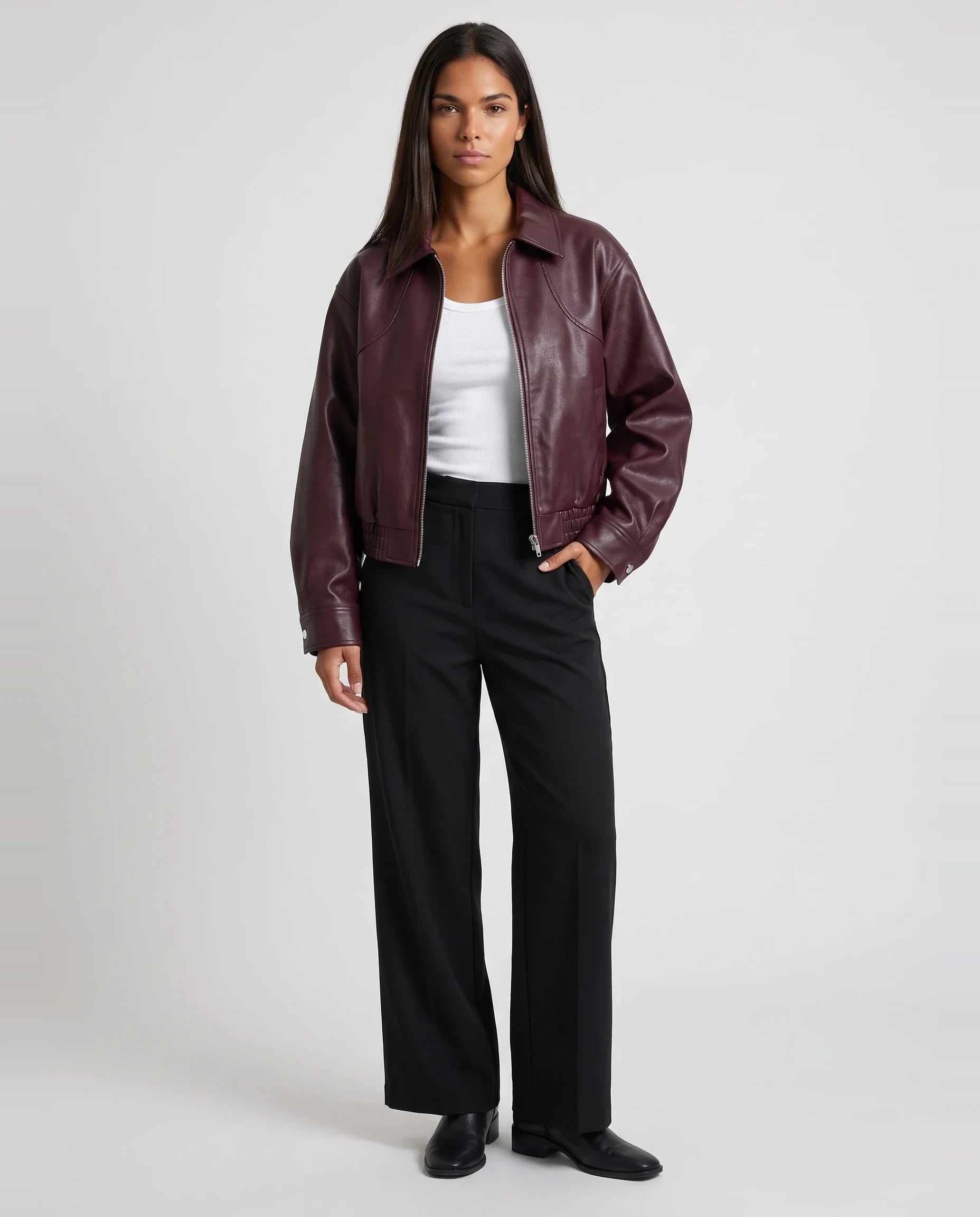Blouson moto oversize effet cuir lie de vin Marcelle, vue de face en studio