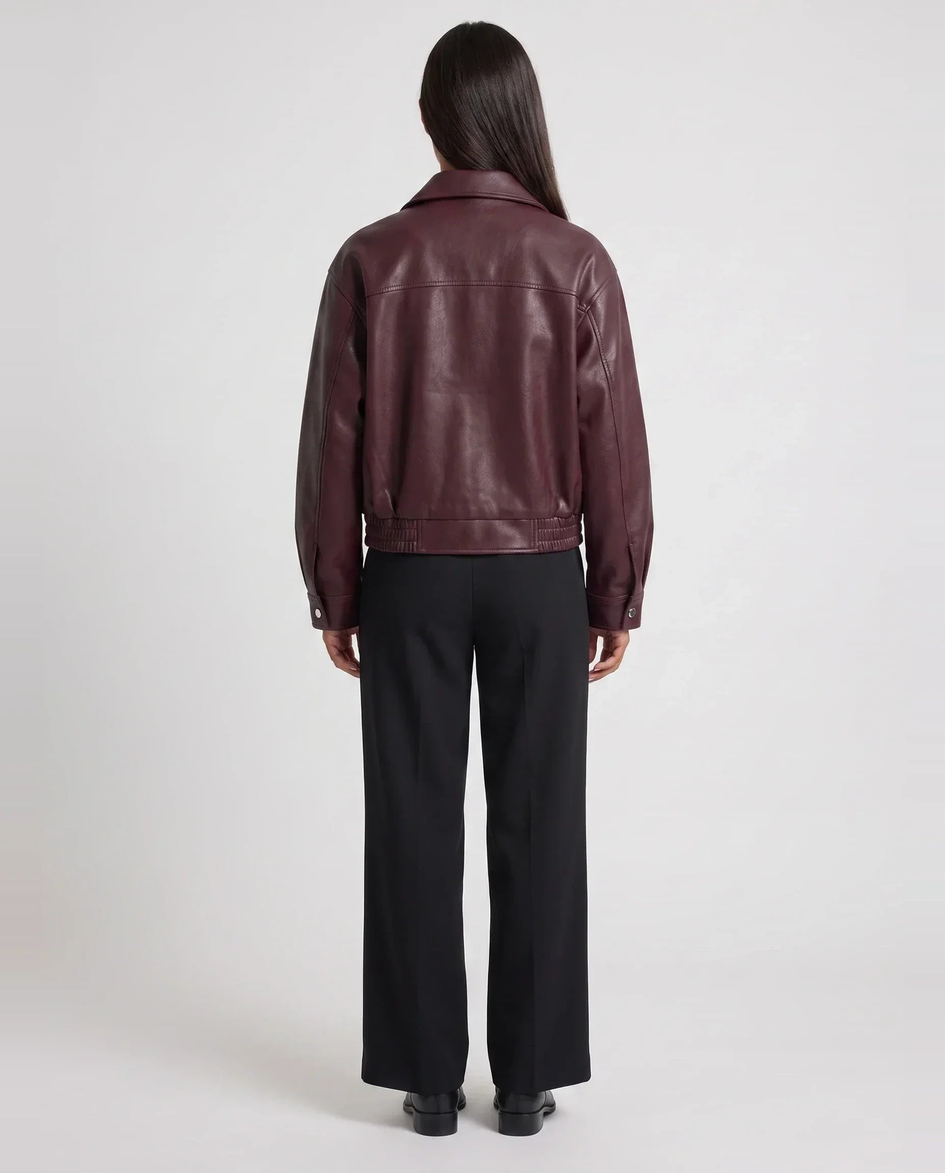 Blouson moto oversize effet cuir lie de vin Marcelle, vue de dos en studio