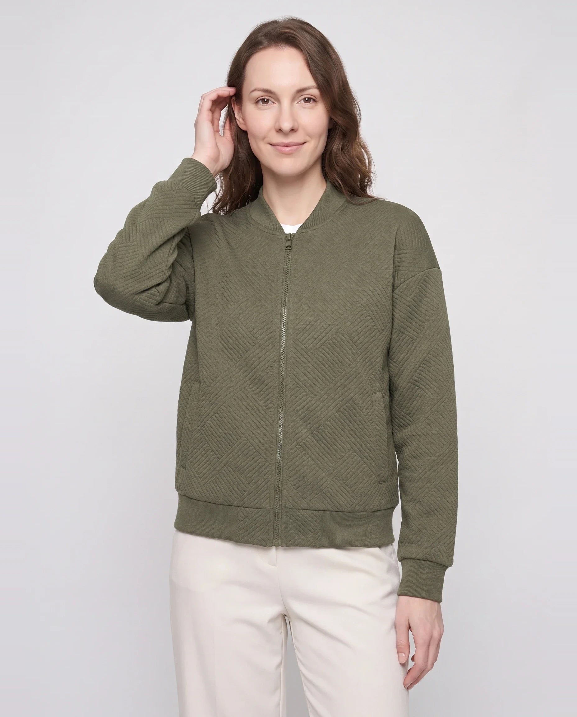 Bomber léger en jersey texturé vert olive Rolande, plan rapproché en studio