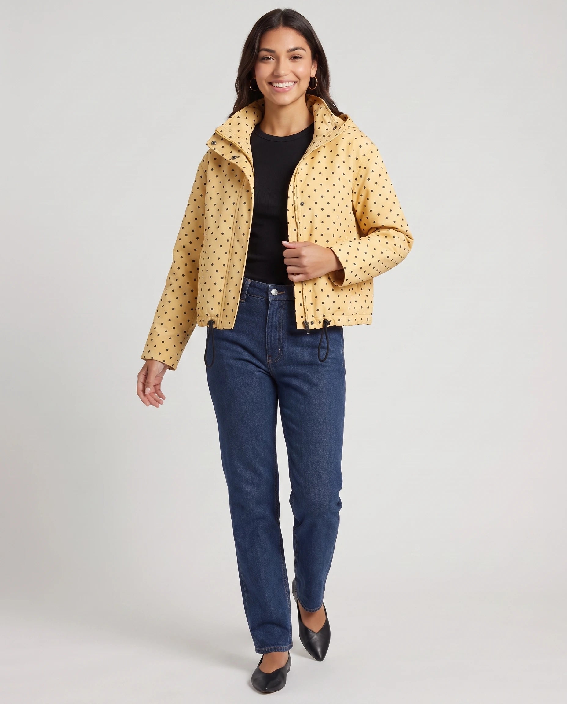 Bomber court à pois jaune Suzette, vue de face en studio