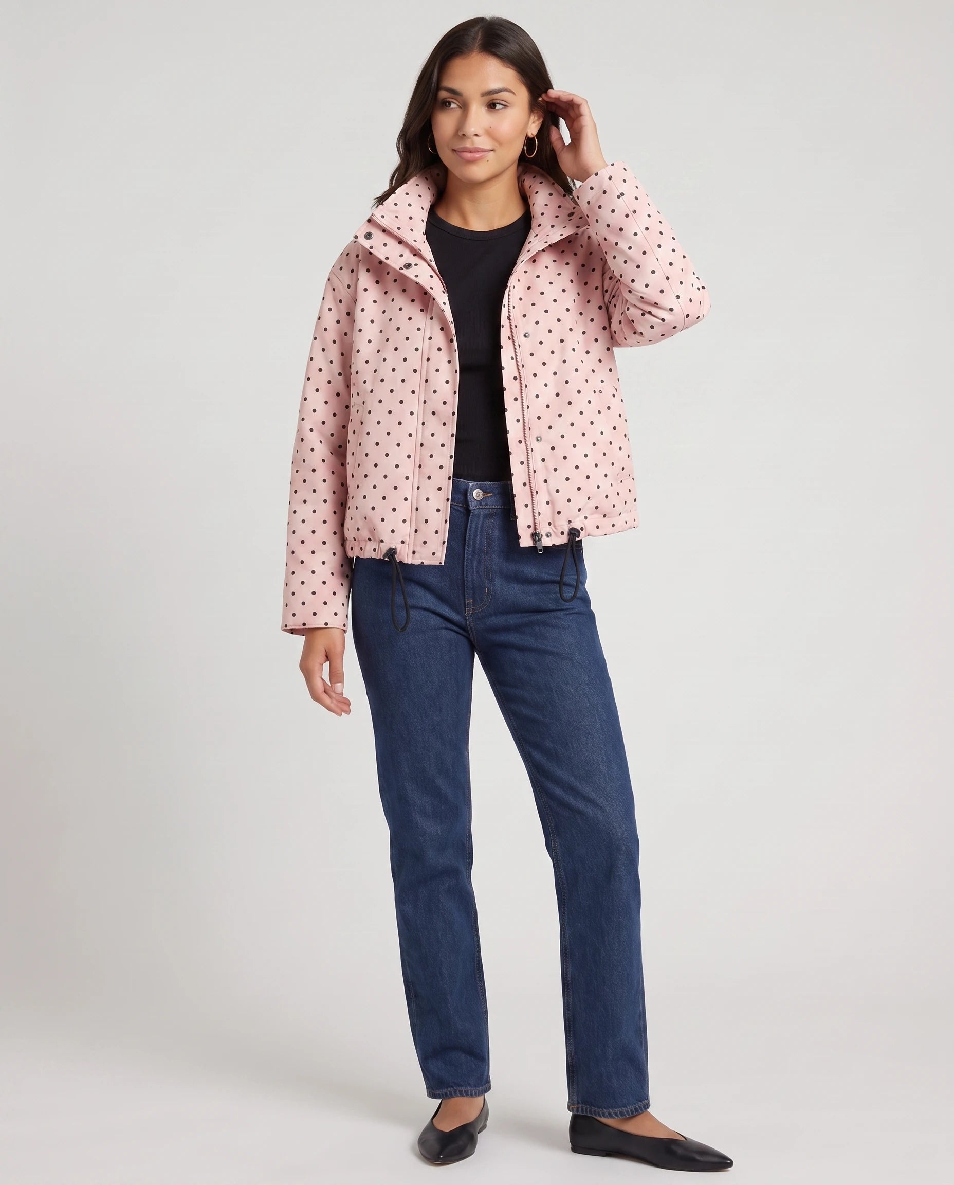 Bomber court à pois rose Suzette, vue de face en studio