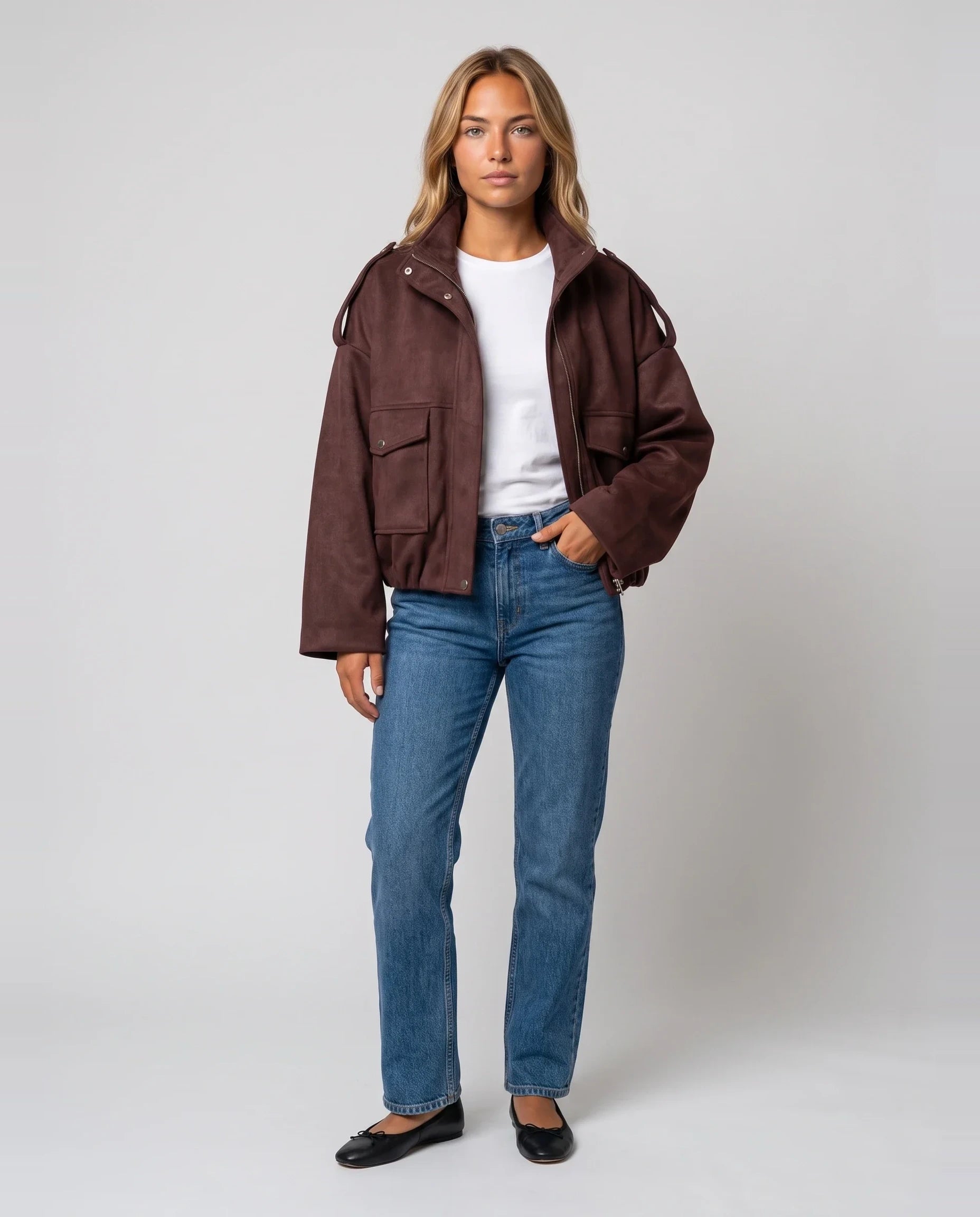 Bomber oversize en suédine brun Gervaise, vue de face en studio