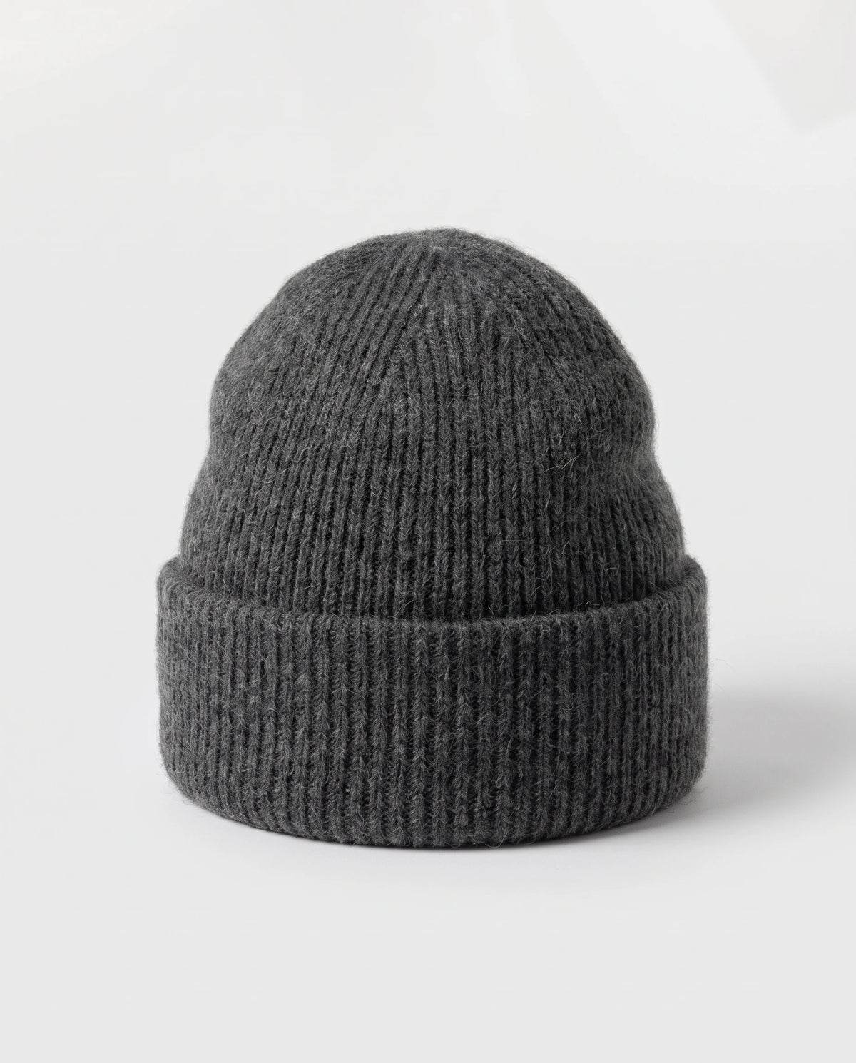 Strickmütze mit Umschlag — Thaïs, Farbe Anthrazitgrau, Studio-Packshot