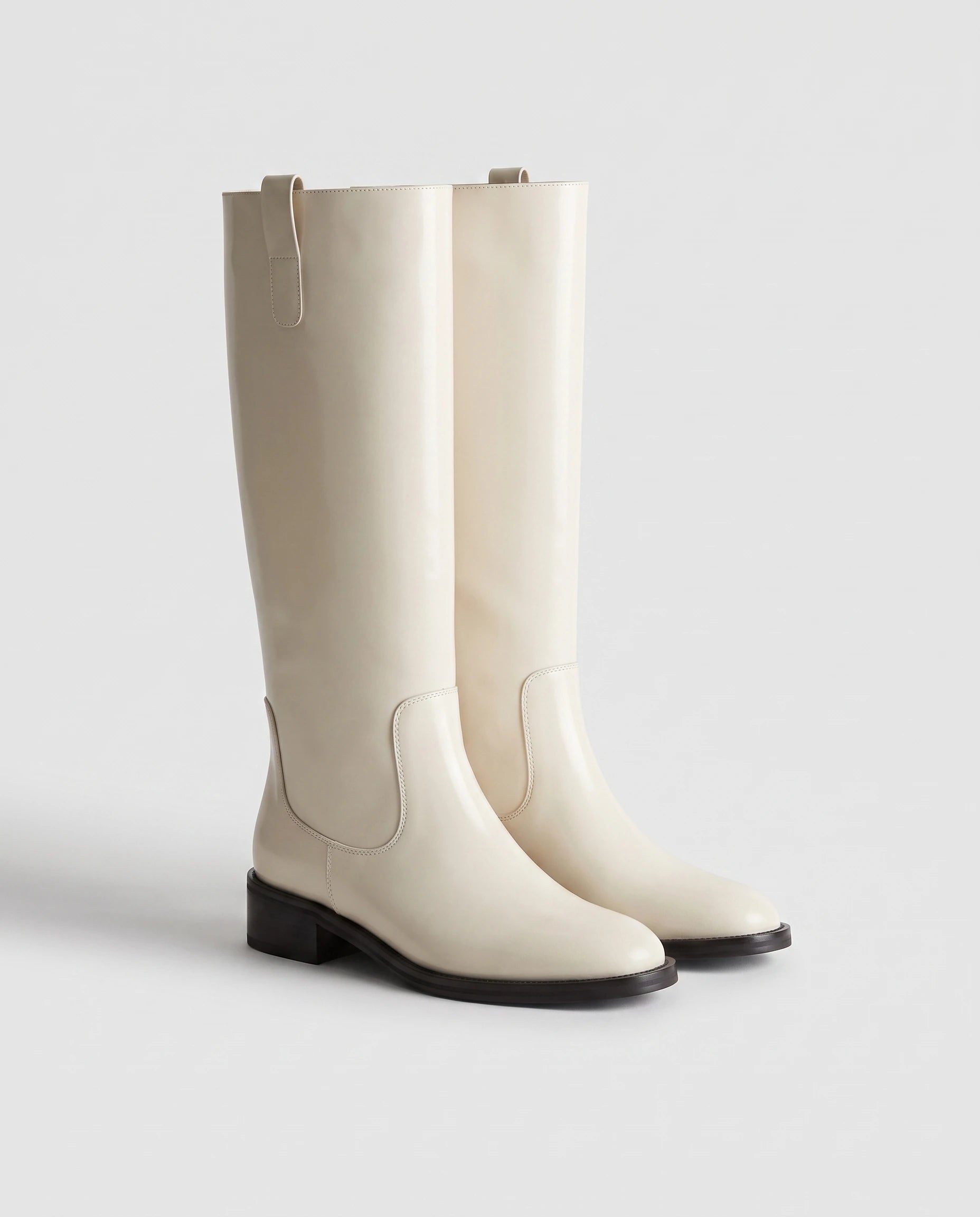 Bottes cavalières hautes effet cuir Bastienne — Blanc Cassé, paire vue de trois quarts studio