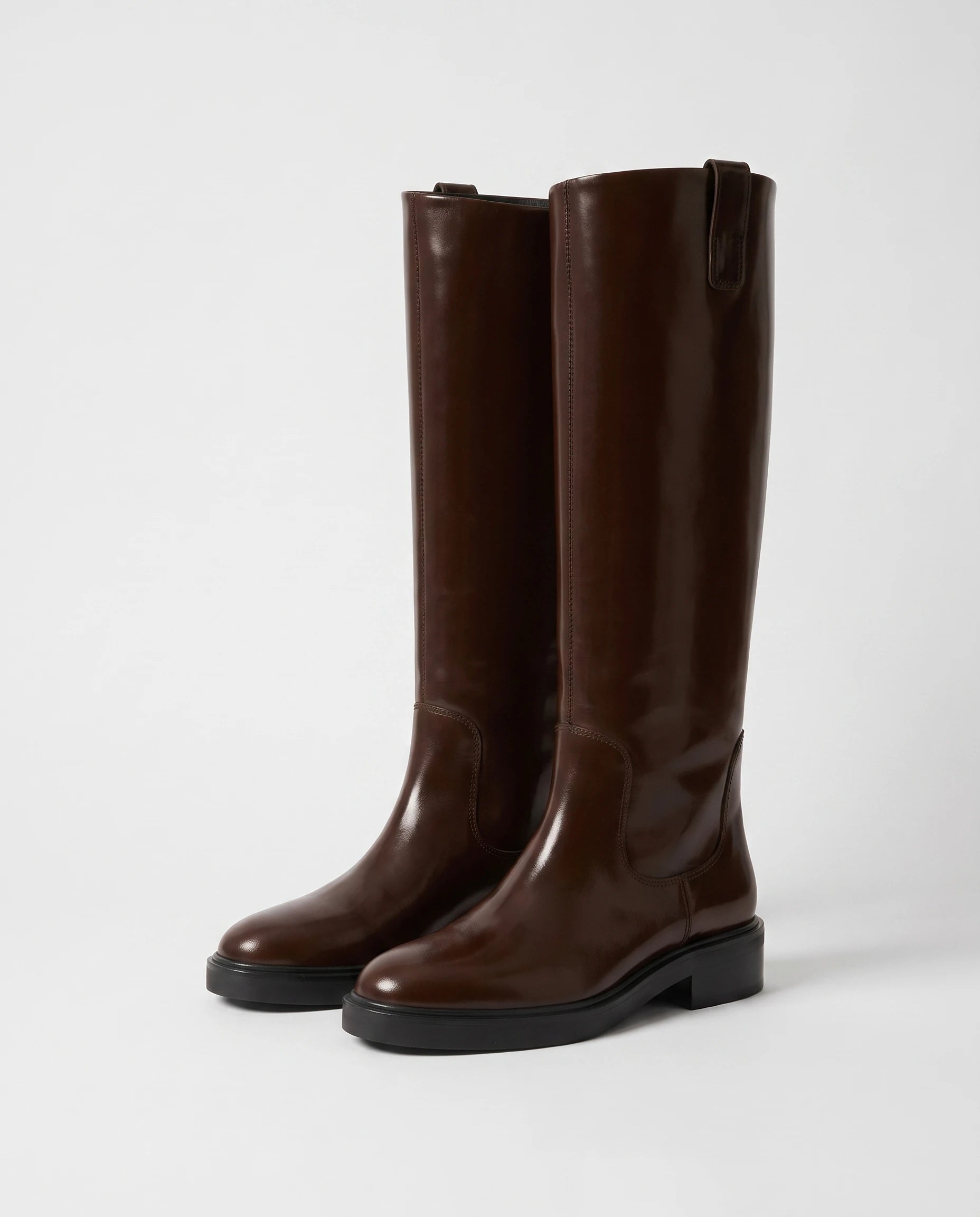 Bottes cavalières hautes effet cuir Bastienne — Chocolat, paire vue de trois quarts studio