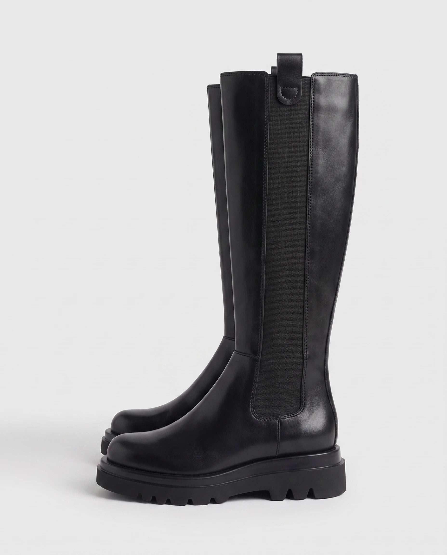 Bottes hautes chelsea à soufflets Ysée — Noir, paire vue de profil en studio, soufflet élastique visible