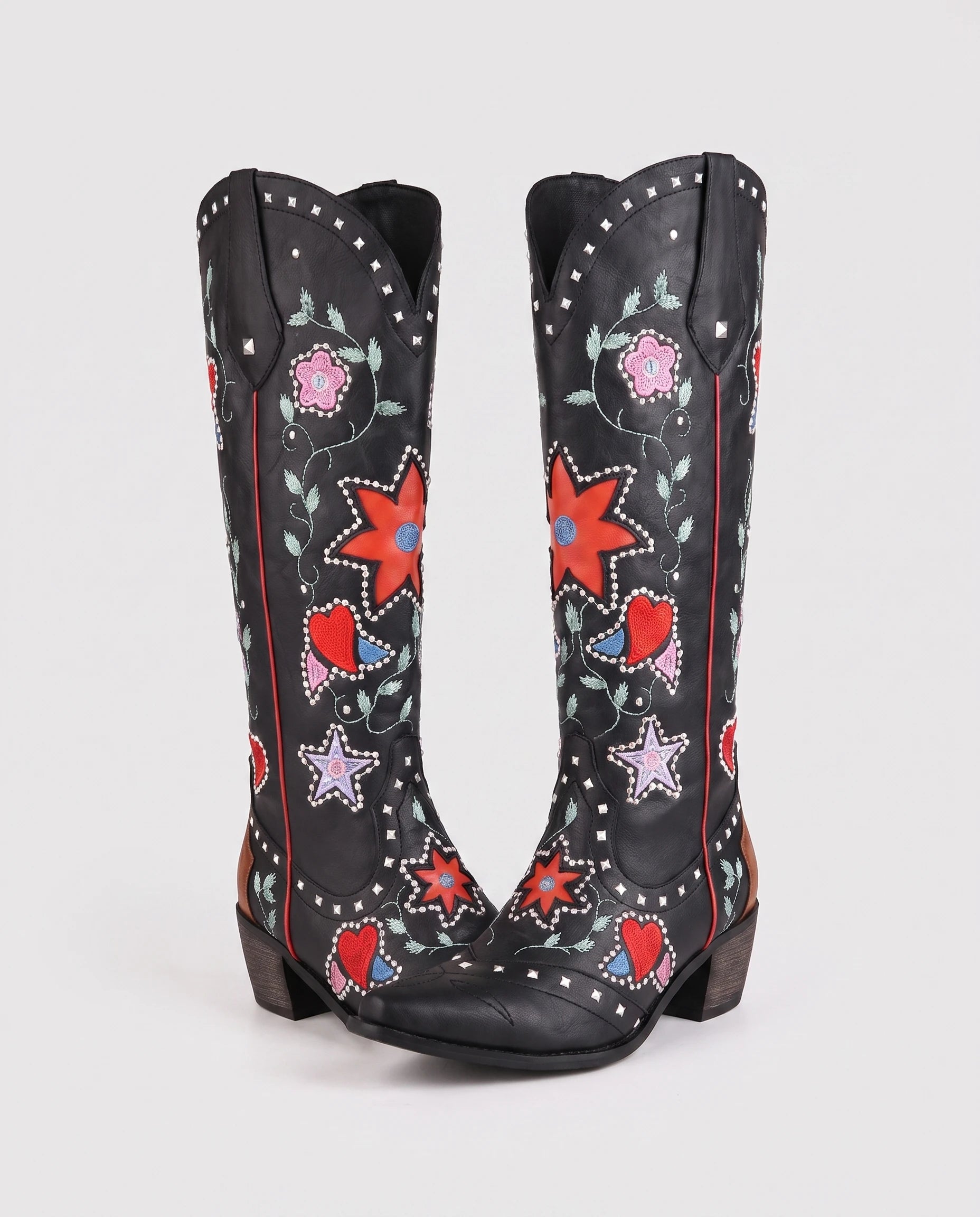 Bottes hautes western brodées à clous en simili Sabeline Noir — packshot studio