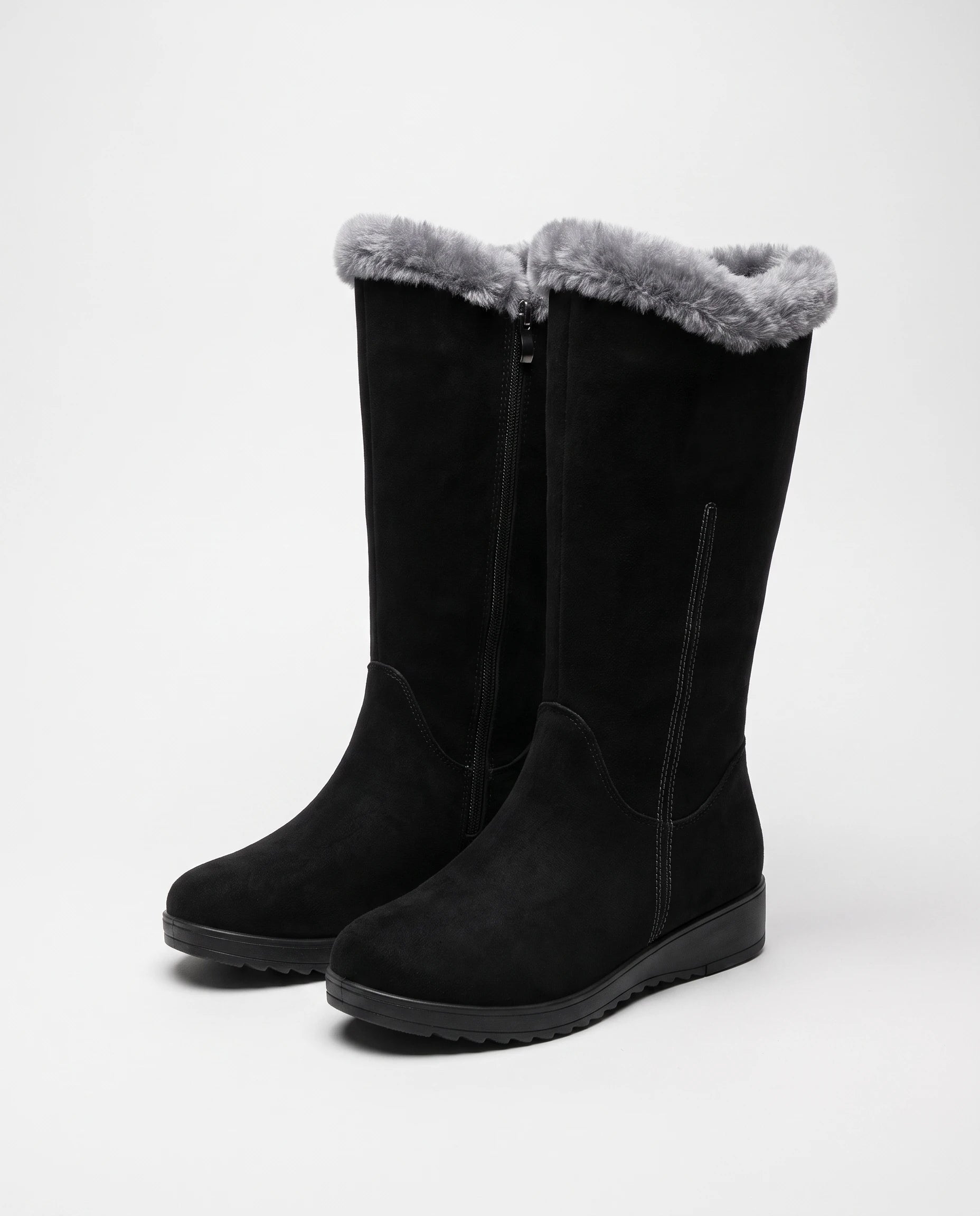 Bottes fourrées zippées en suédine Douce — Noir, paire en packshot studio