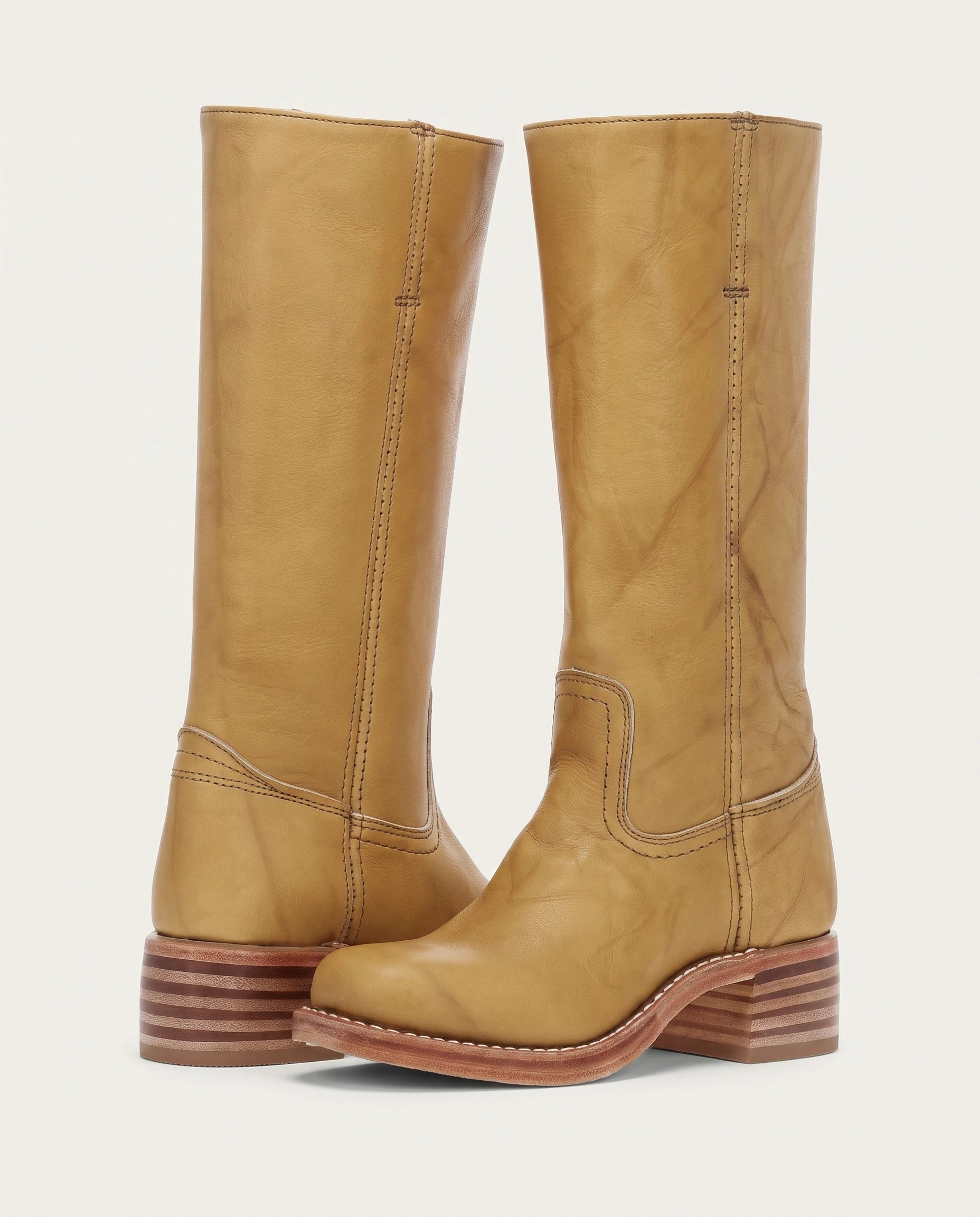 Bottes hautes à talon empilé effet cuir Nicolette — Camel, paire vue de trois quarts studio
