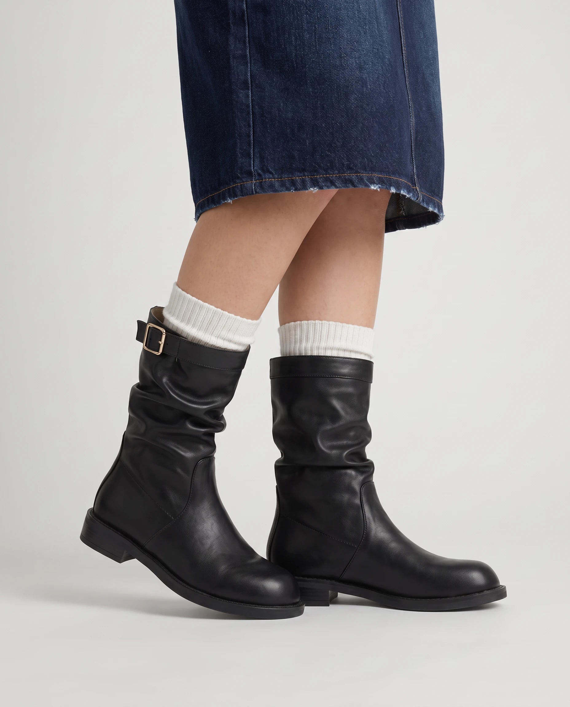 Bottes mi-mollet slouchy en simili Almire Noir — portées, plan rapproché