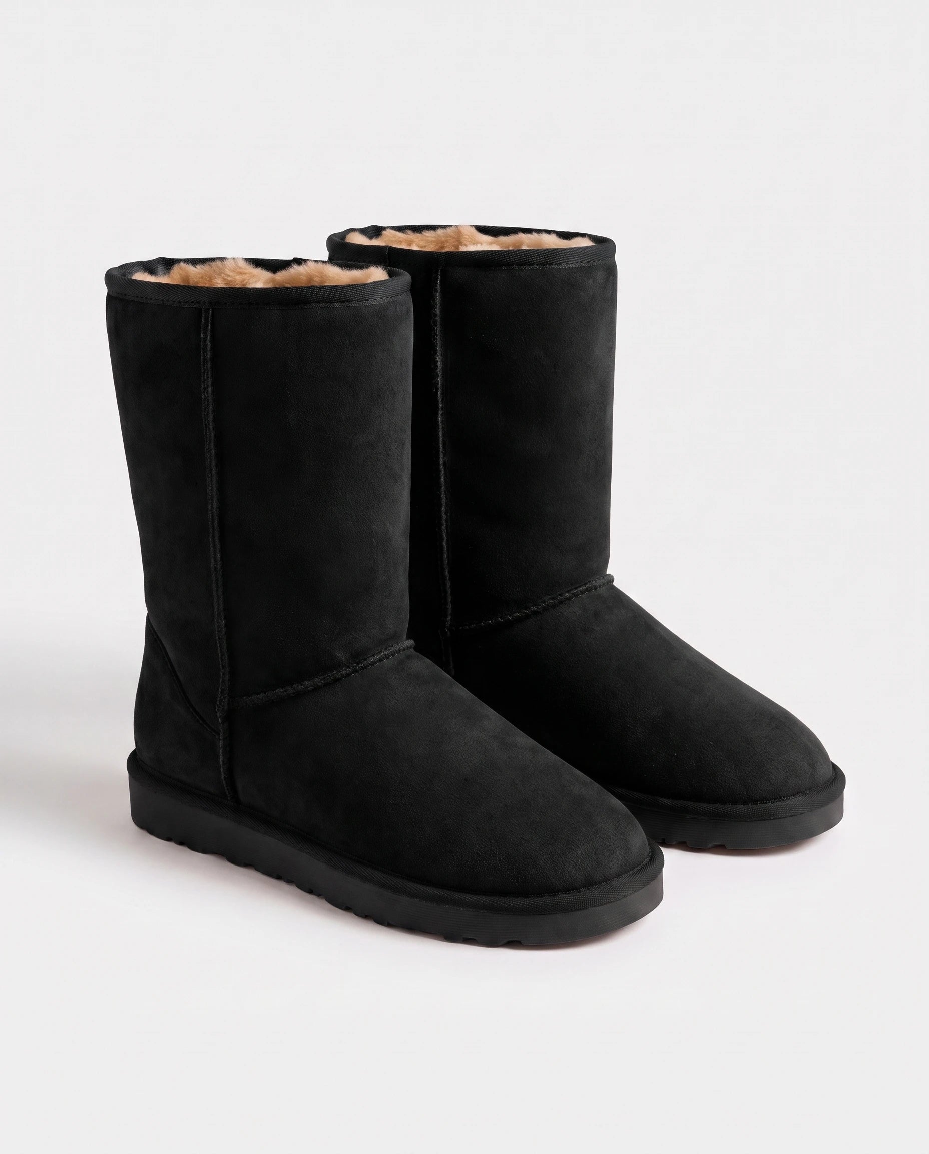 Bottes de neige classiques en suédine Gersande — Noir, paire en packshot studio