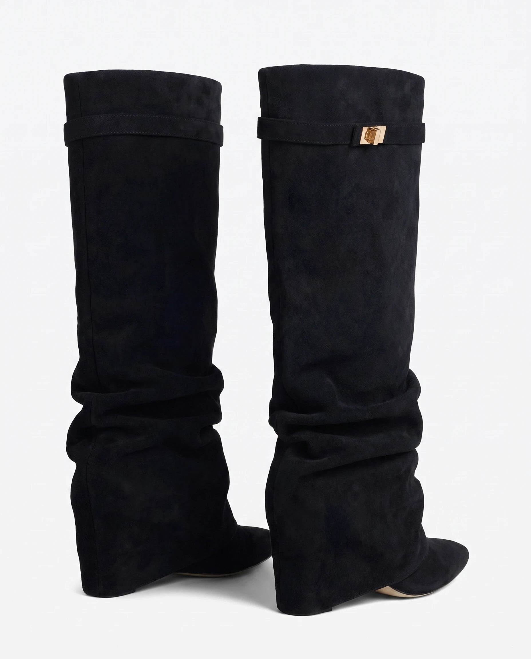 Bottes hautes slouchy en suédine Athénaïs — Noir, paire vue de dos avec talon compensé