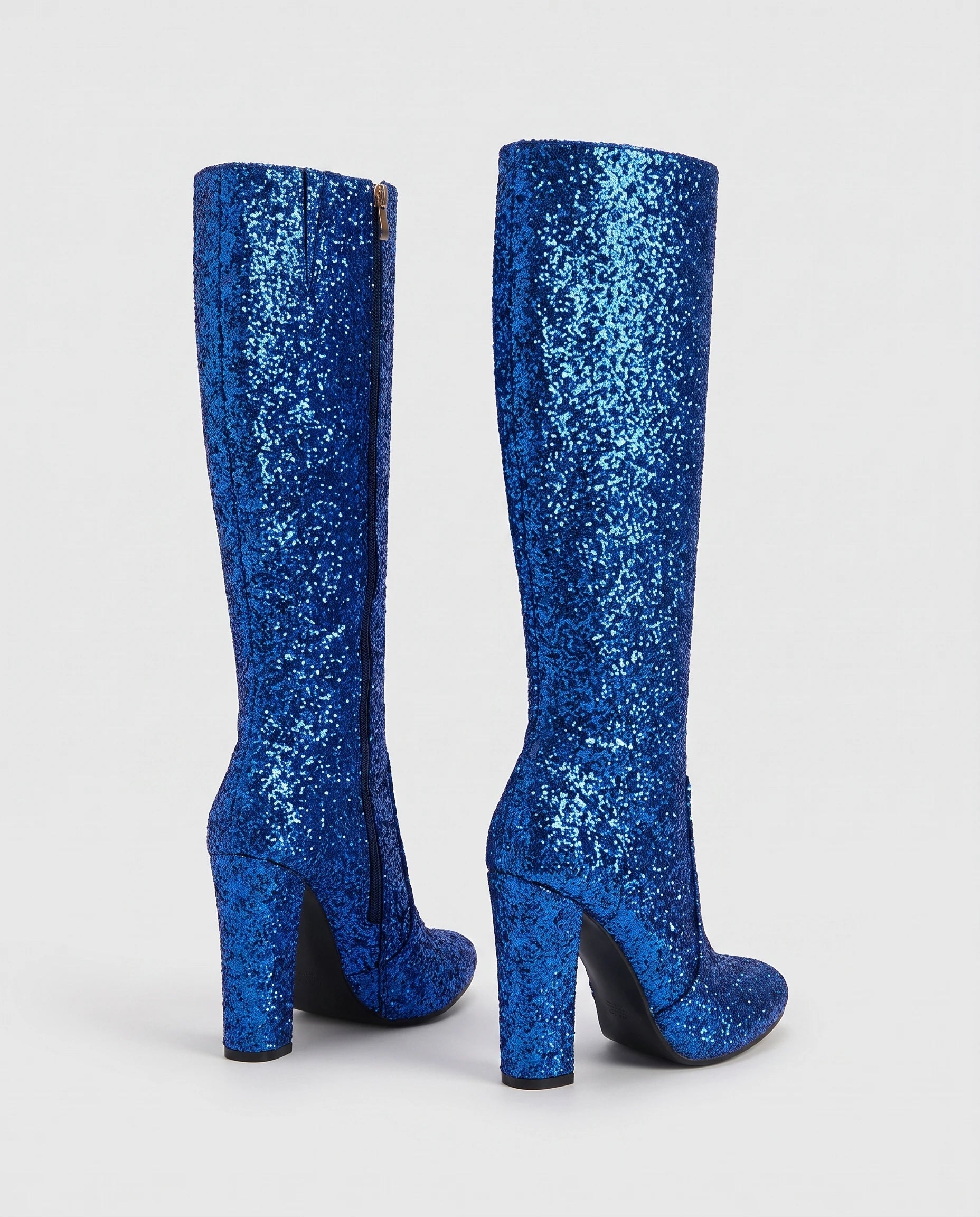 Bottes hautes à paillettes à talon large Éliette — Bleu Royal, paire vue de trois quarts arrière en studio