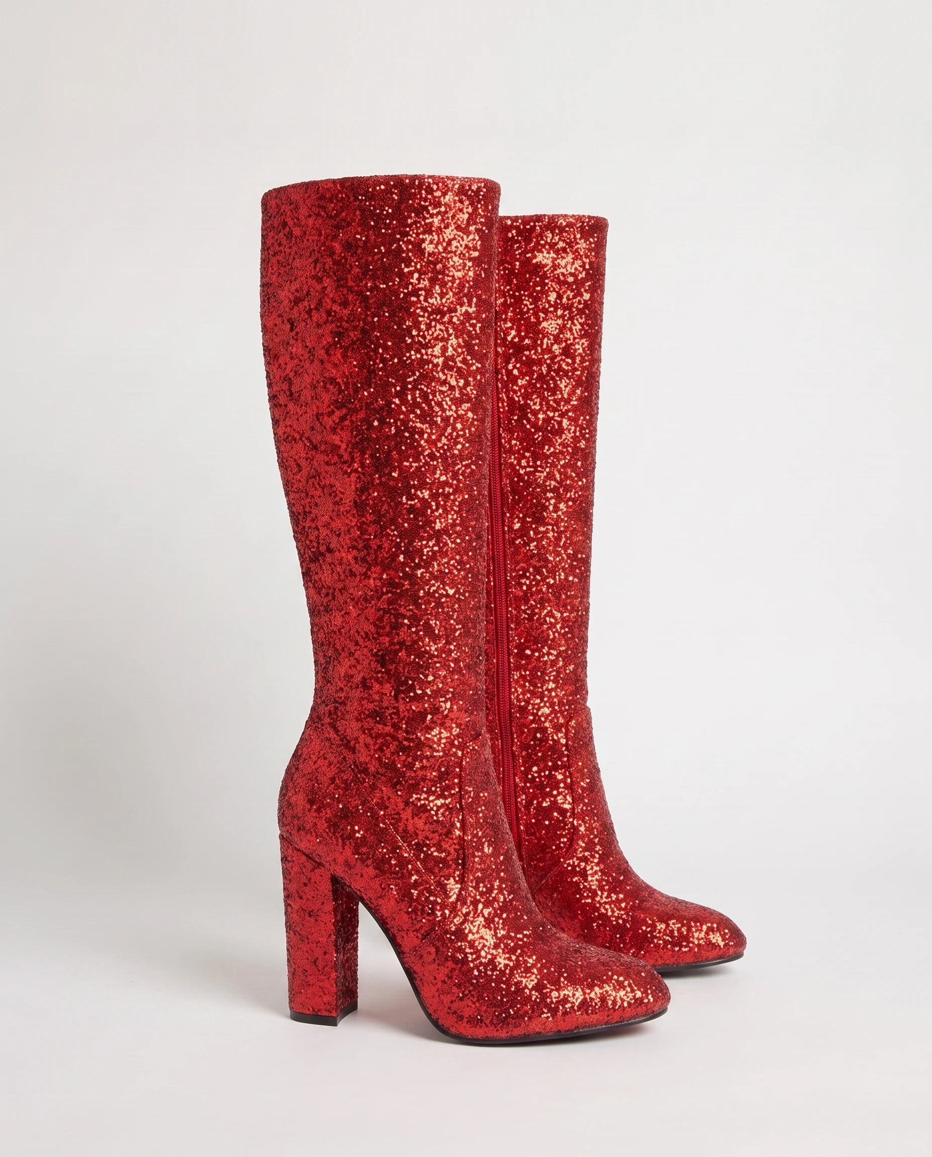Bottes hautes à paillettes à talon large Éliette — Rouge, paire vue de profil en studio