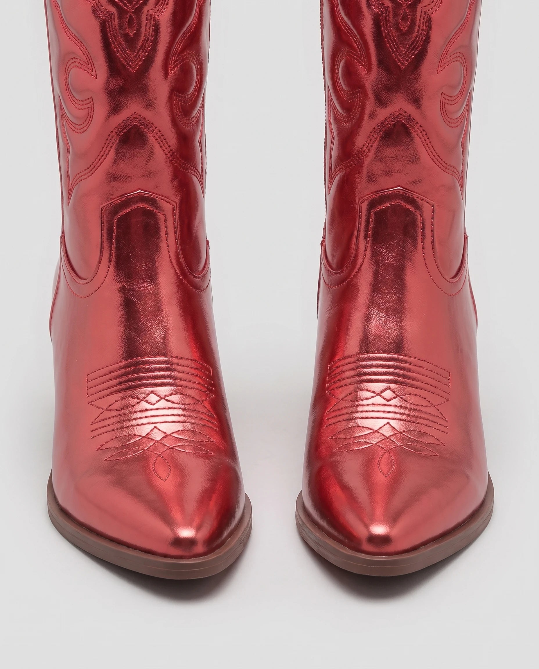 Bottes santiags mi-mollet en simili Artémise Cerise Laquée — packshot, second angle