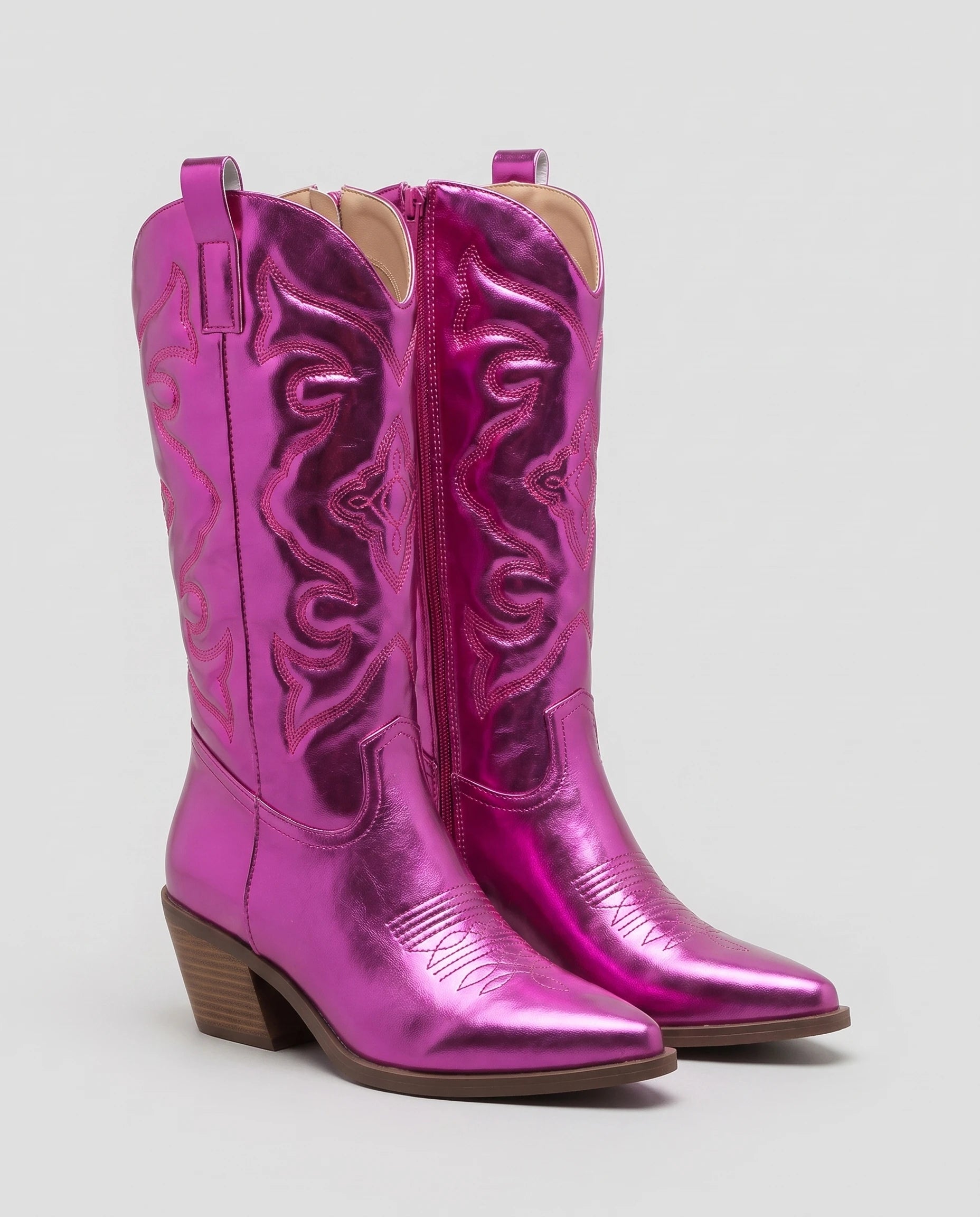 Bottes santiags mi-mollet en simili Artémise Fuchsia — packshot studio