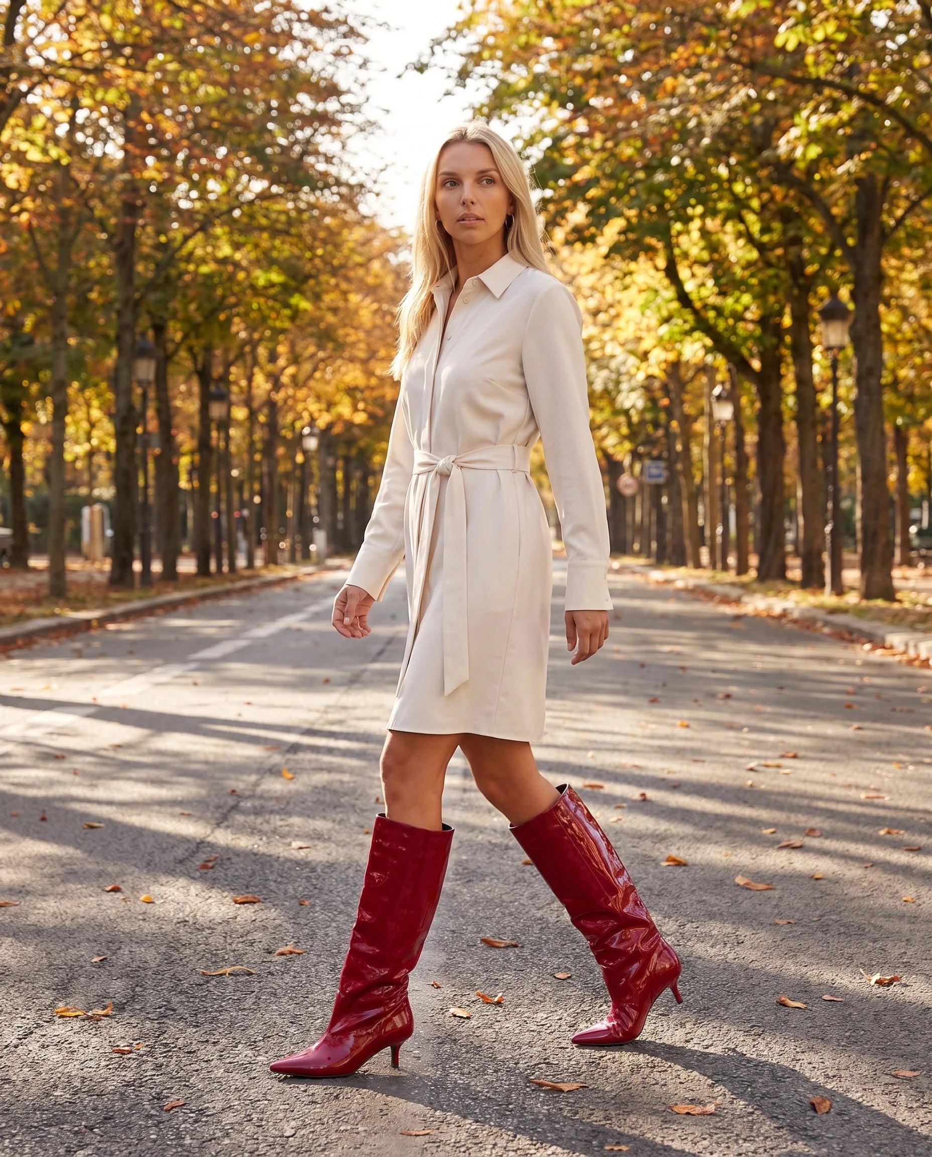 Bottes souples à petit talon en simili Paulette — Rouge, portées en situation