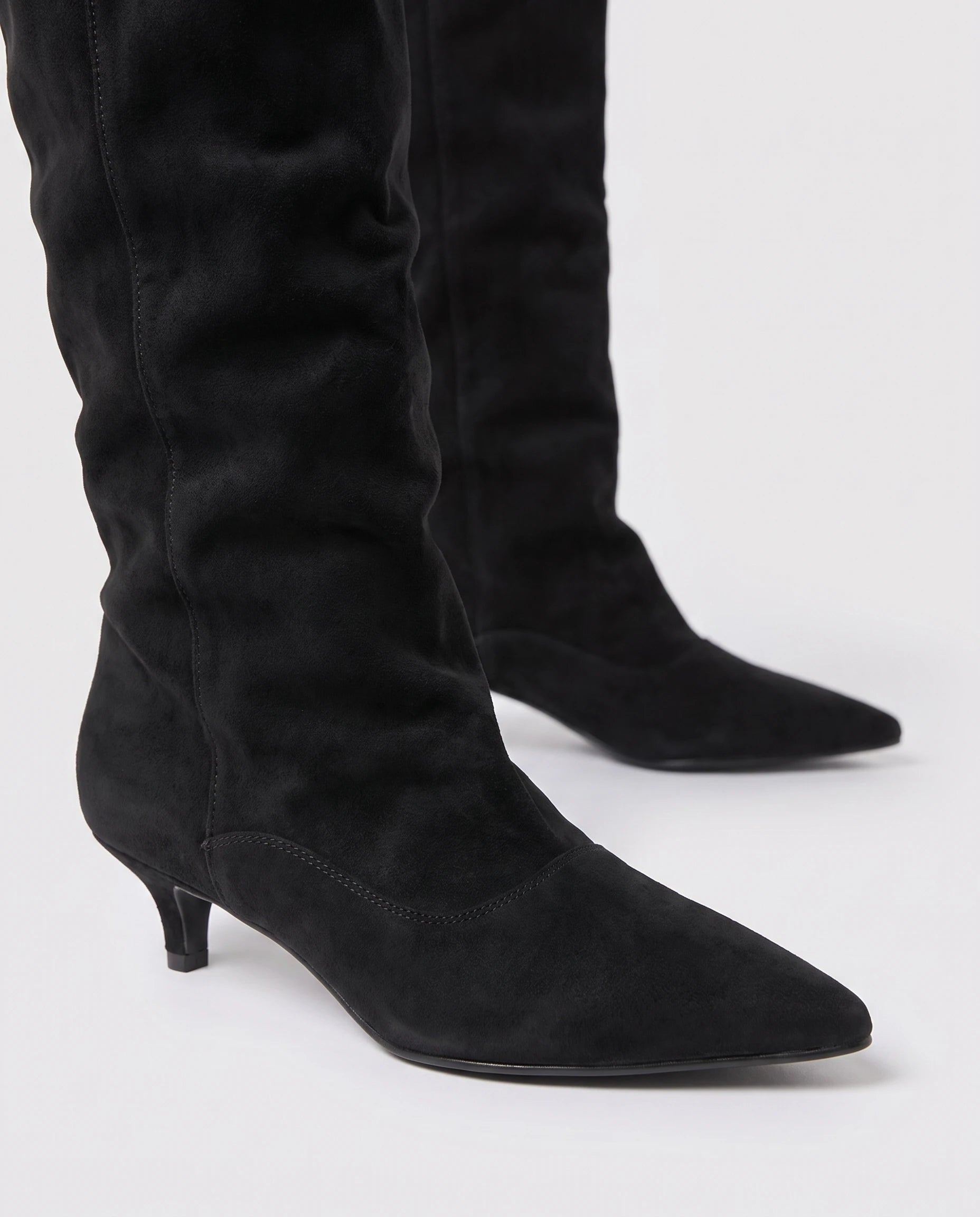 Bottes souples à petit talon en suédine Bernadette — Noir, packshot vue complémentaire