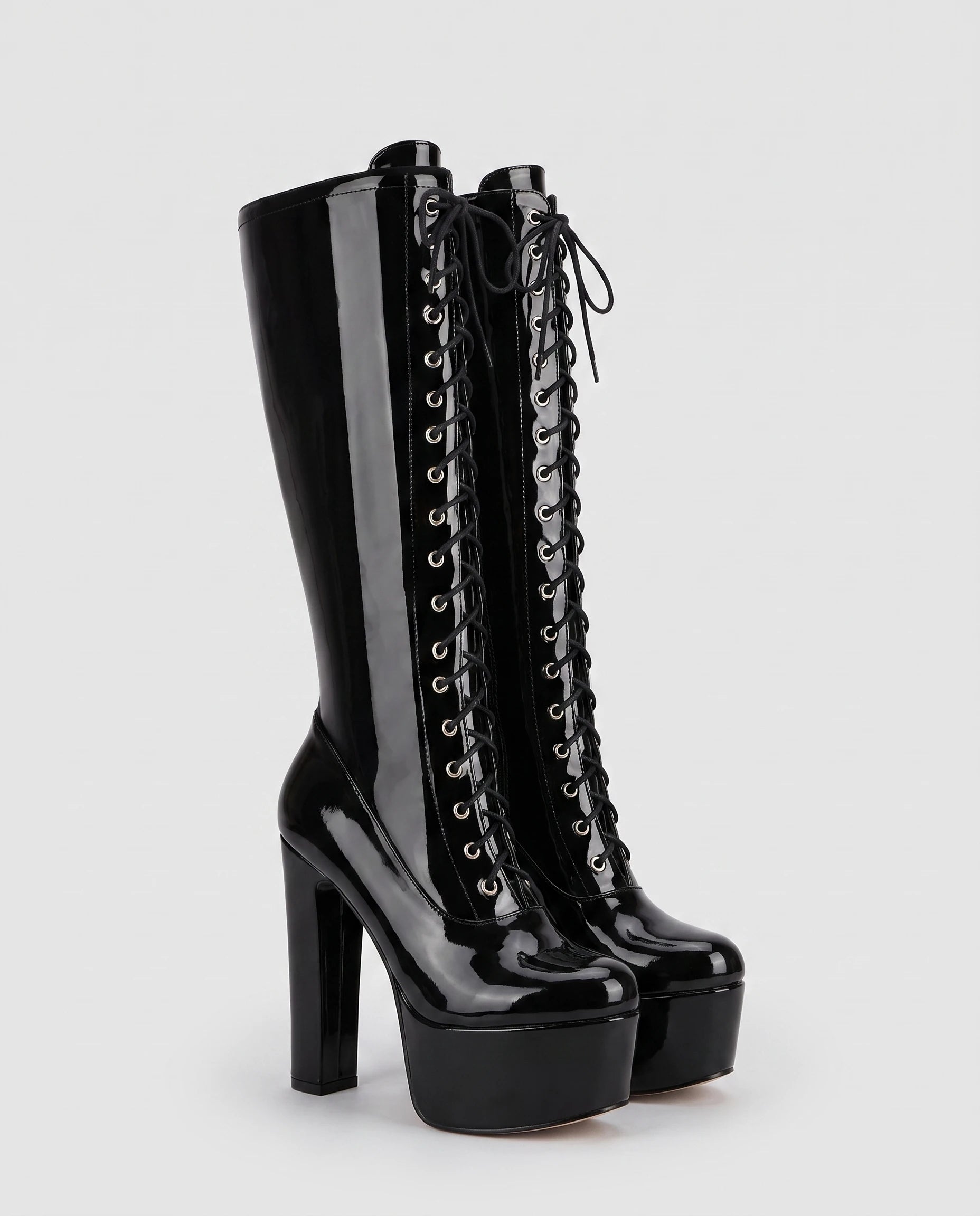Bottes hautes vernies lacées à plateforme Vitaline — Noir, paire en packshot studio
