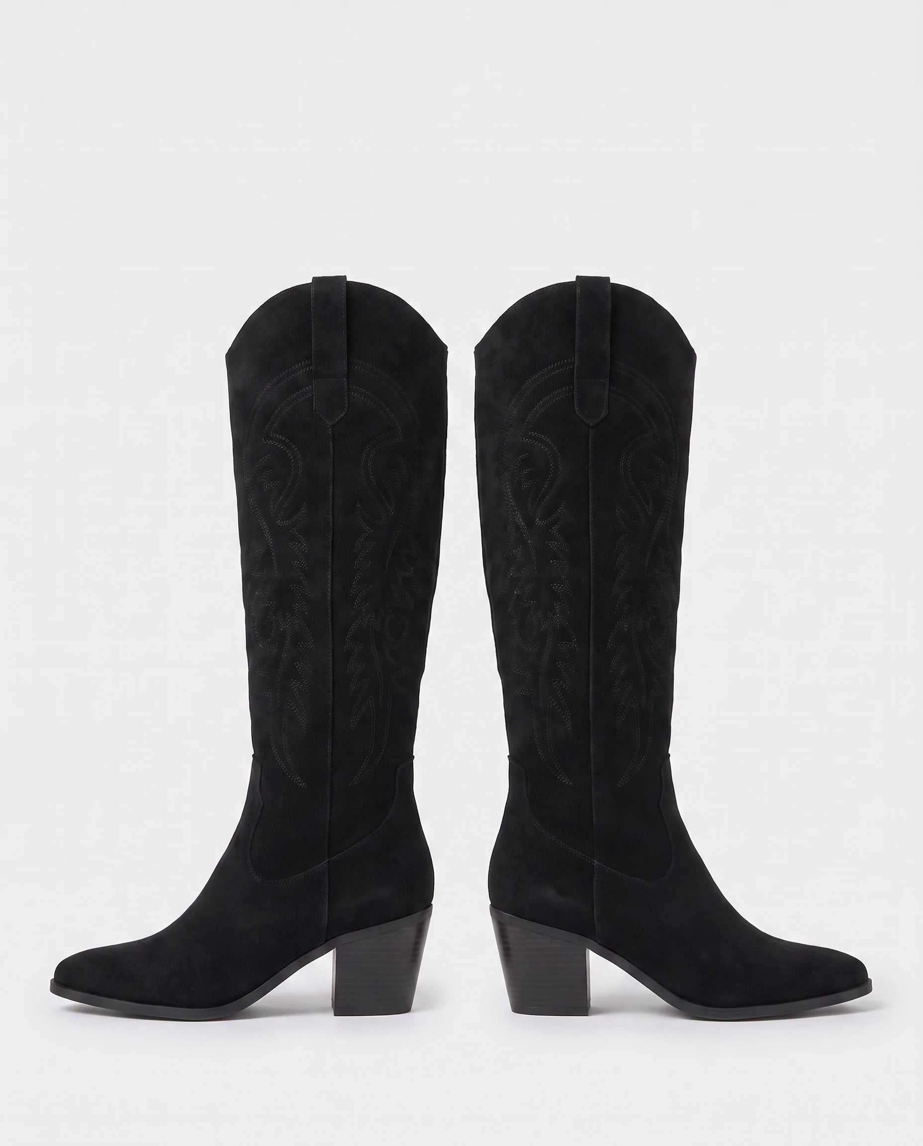 Bottes western à talon bloc en suédine brodée Modestine — Noir, paire en packshot studio