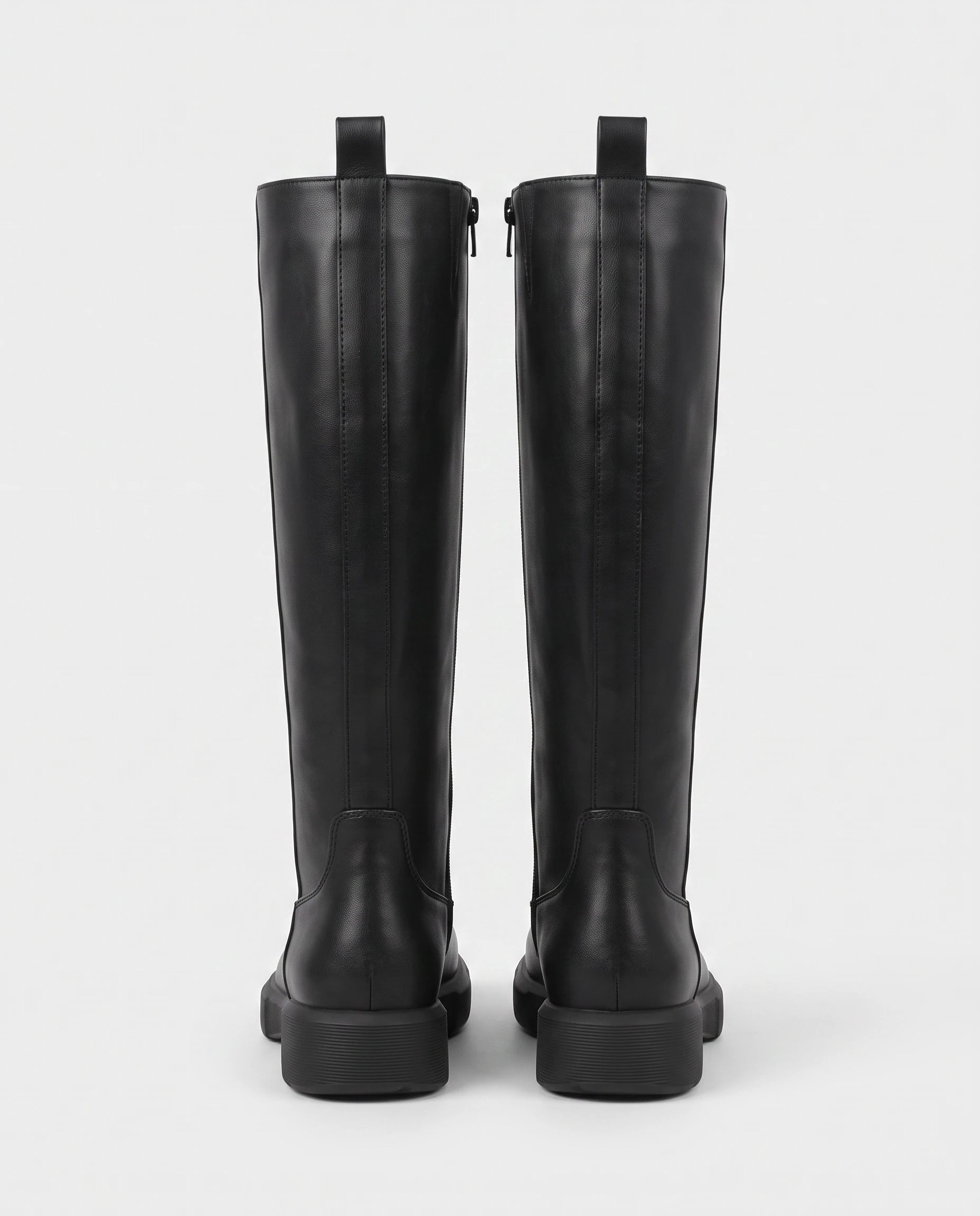 Bottes hautes zippées à semelle épaisse Justine — Noir, paire vue de dos, pattes de tirage et semelle épaisse