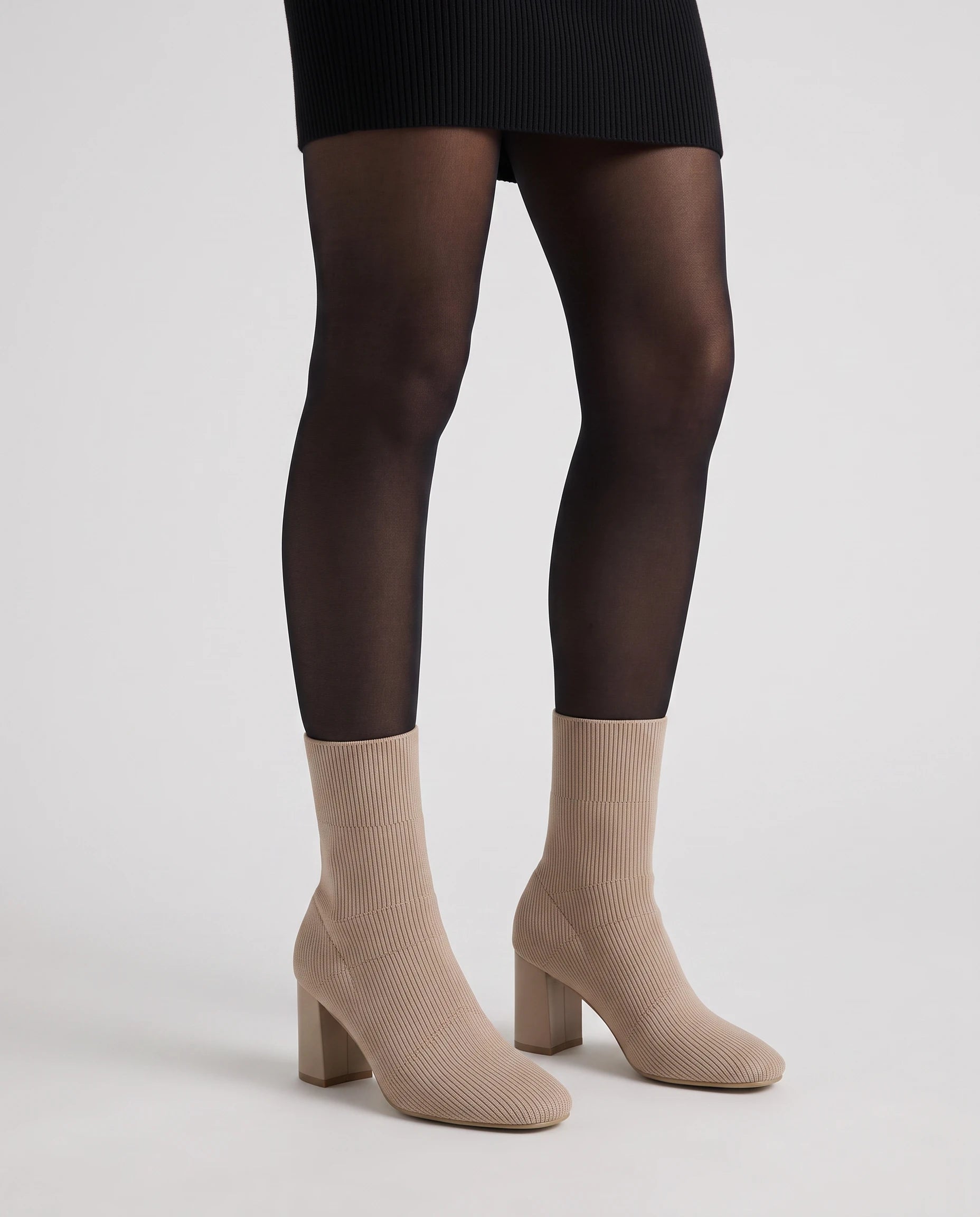 Bottines chaussettes en maille a talon haut Adelphine Grège — portées, plan rapproché