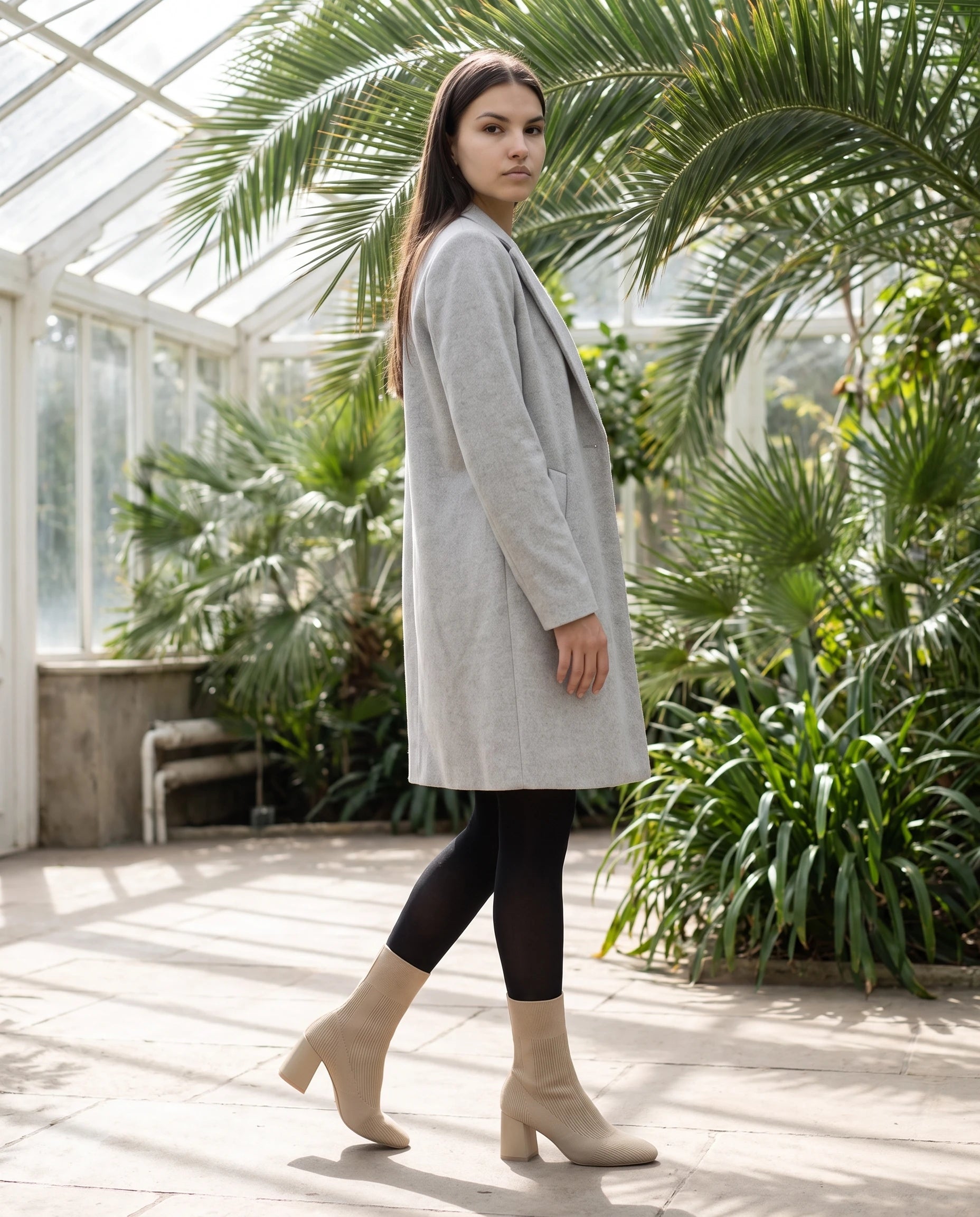 Bottines chaussettes en maille a talon haut Adelphine Sable — portées en situation