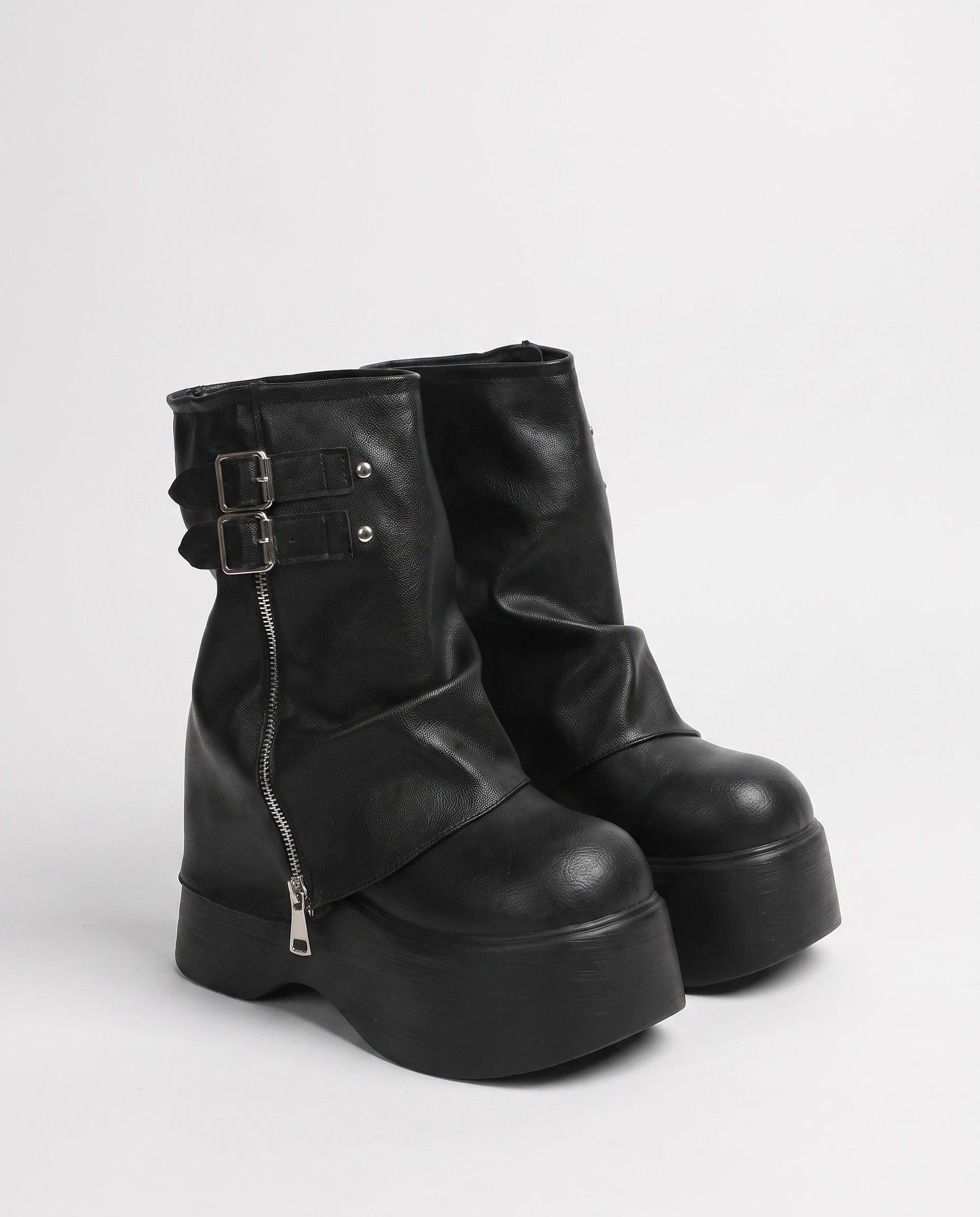 Bottines plateforme à guêtre zippée Urielle — Noir, paire en packshot studio
