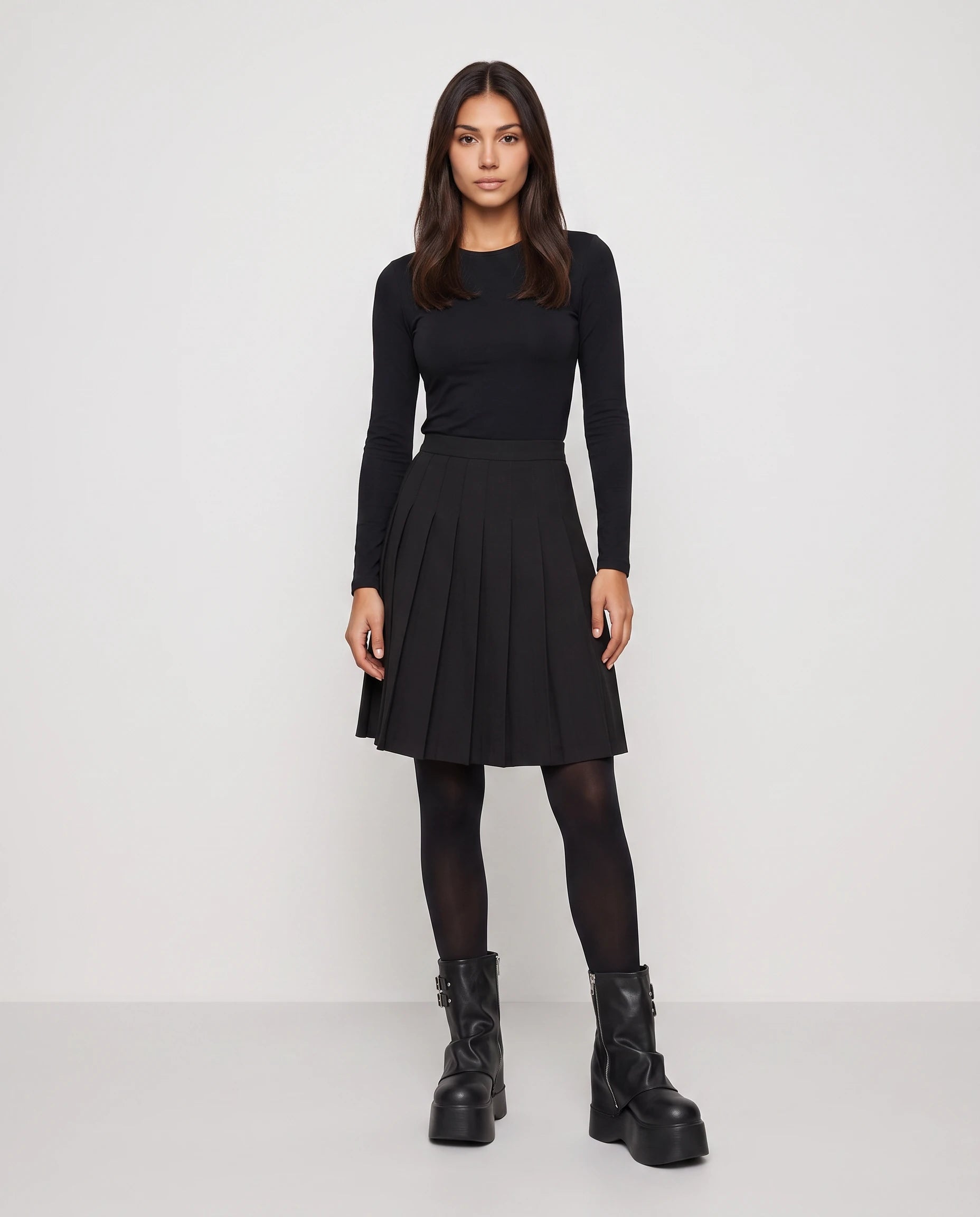 Bottines plateforme à guêtre zippée Urielle — Noir, portées en plein pied studio